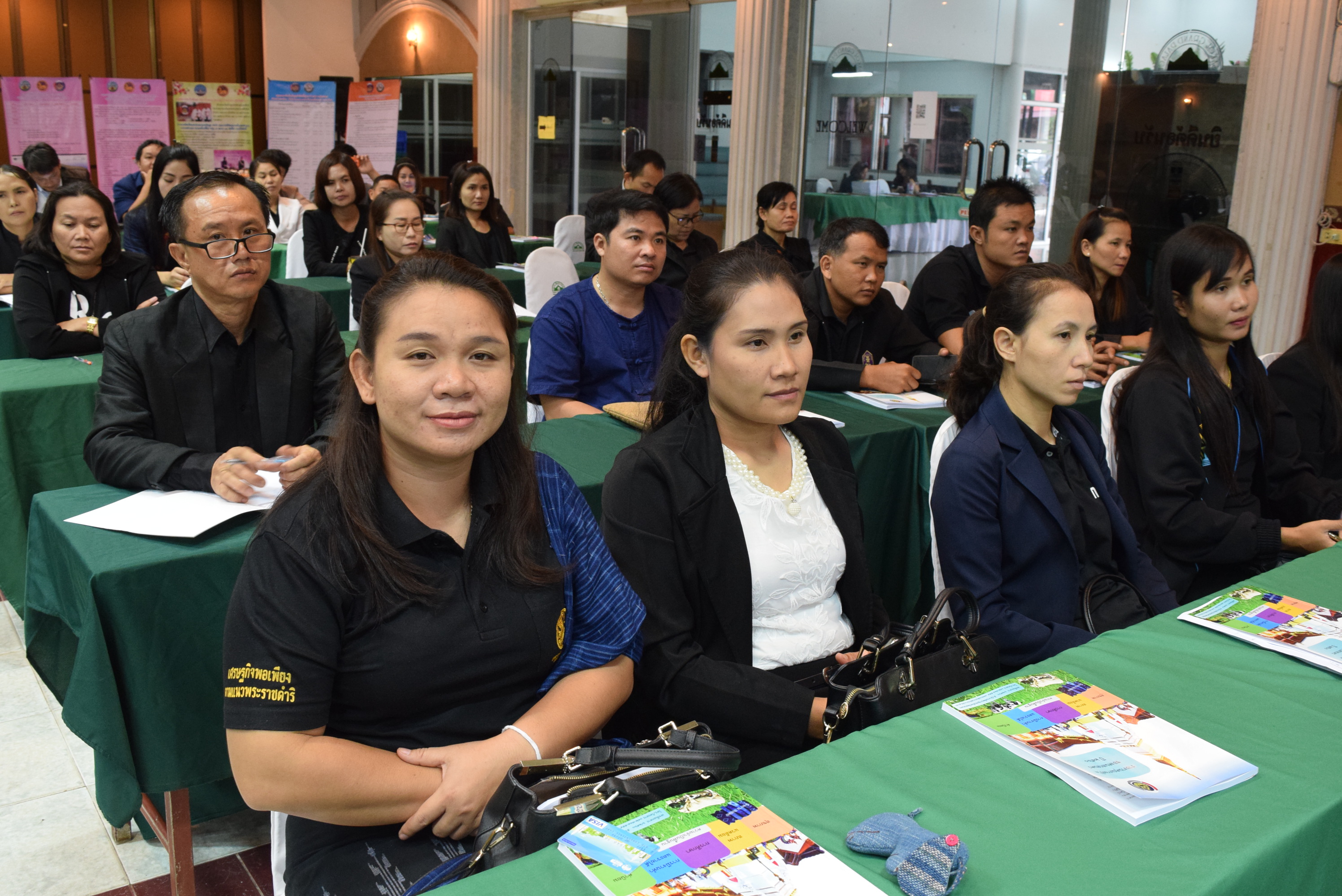 การนำเสนอผลการพัฒนาคุณภาพชีวิตของประชาชนระดับจังหวัดสกลนคร (จปฐ.) ประจำปี2560