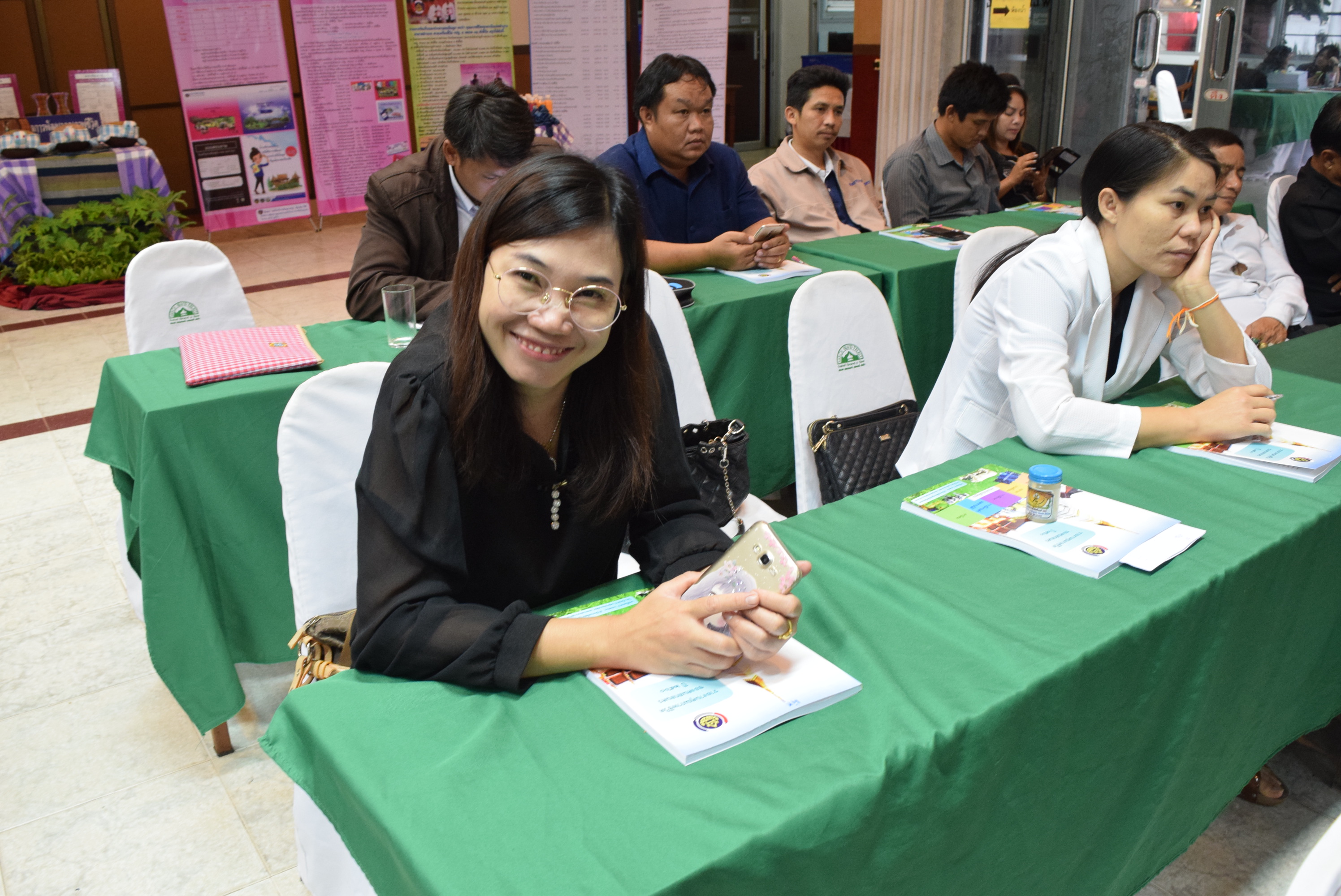 การนำเสนอผลการพัฒนาคุณภาพชีวิตของประชาชนระดับจังหวัดสกลนคร (จปฐ.) ประจำปี2560