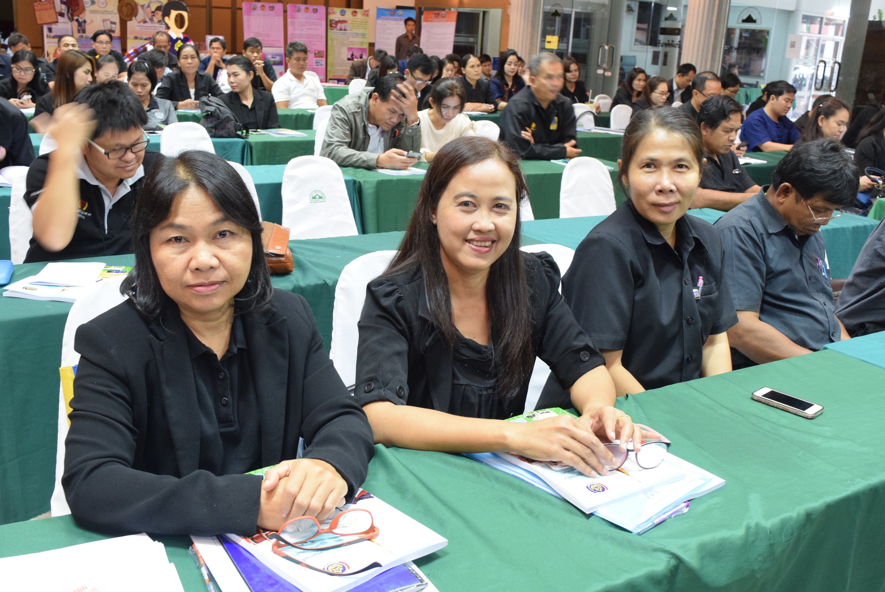 การนำเสนอผลการพัฒนาคุณภาพชีวิตของประชาชนระดับจังหวัดสกลนคร (จปฐ.) ประจำปี2560