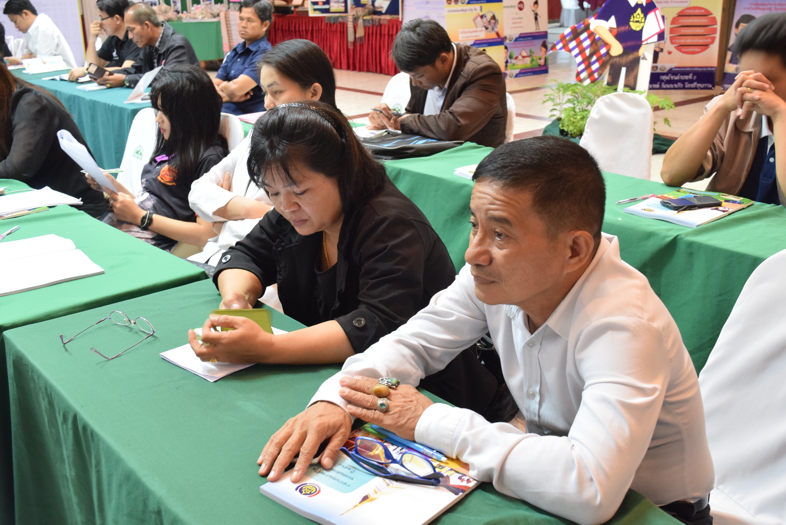 การนำเสนอผลการพัฒนาคุณภาพชีวิตของประชาชนระดับจังหวัดสกลนคร (จปฐ.) ประจำปี2560