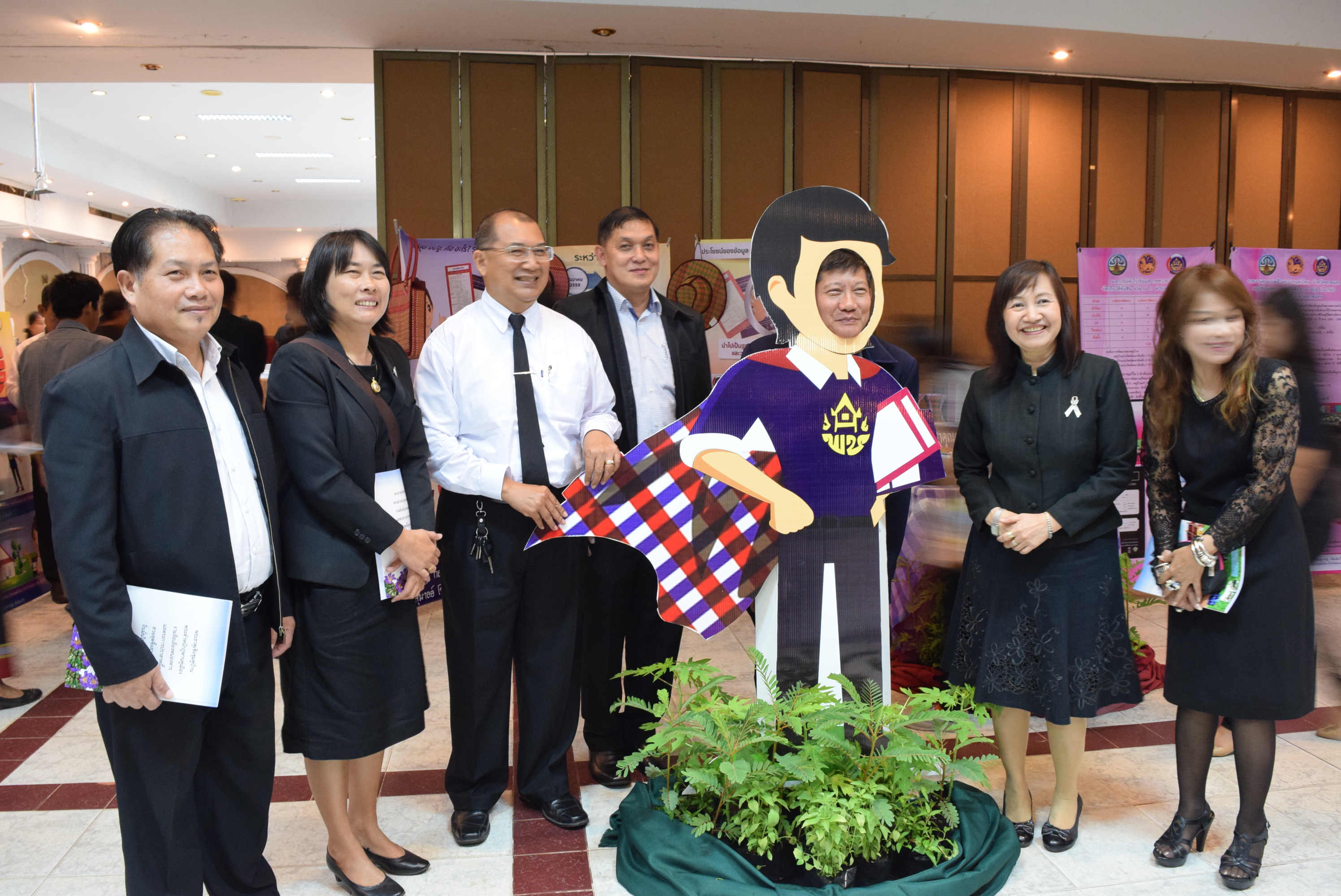 การนำเสนอผลการพัฒนาคุณภาพชีวิตของประชาชนระดับจังหวัดสกลนคร (จปฐ.) ประจำปี2560
