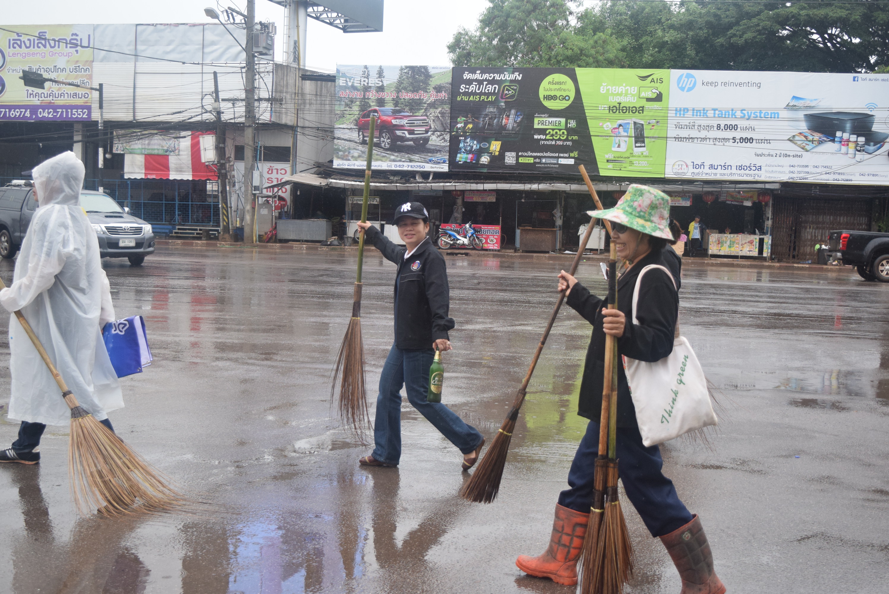 วันที่ 5 สิงหาคม 2560  กิจกรรม “ล้างบ้าน ย้อมเมือง Big Cleaning Day” จังหวัดสกลนคร