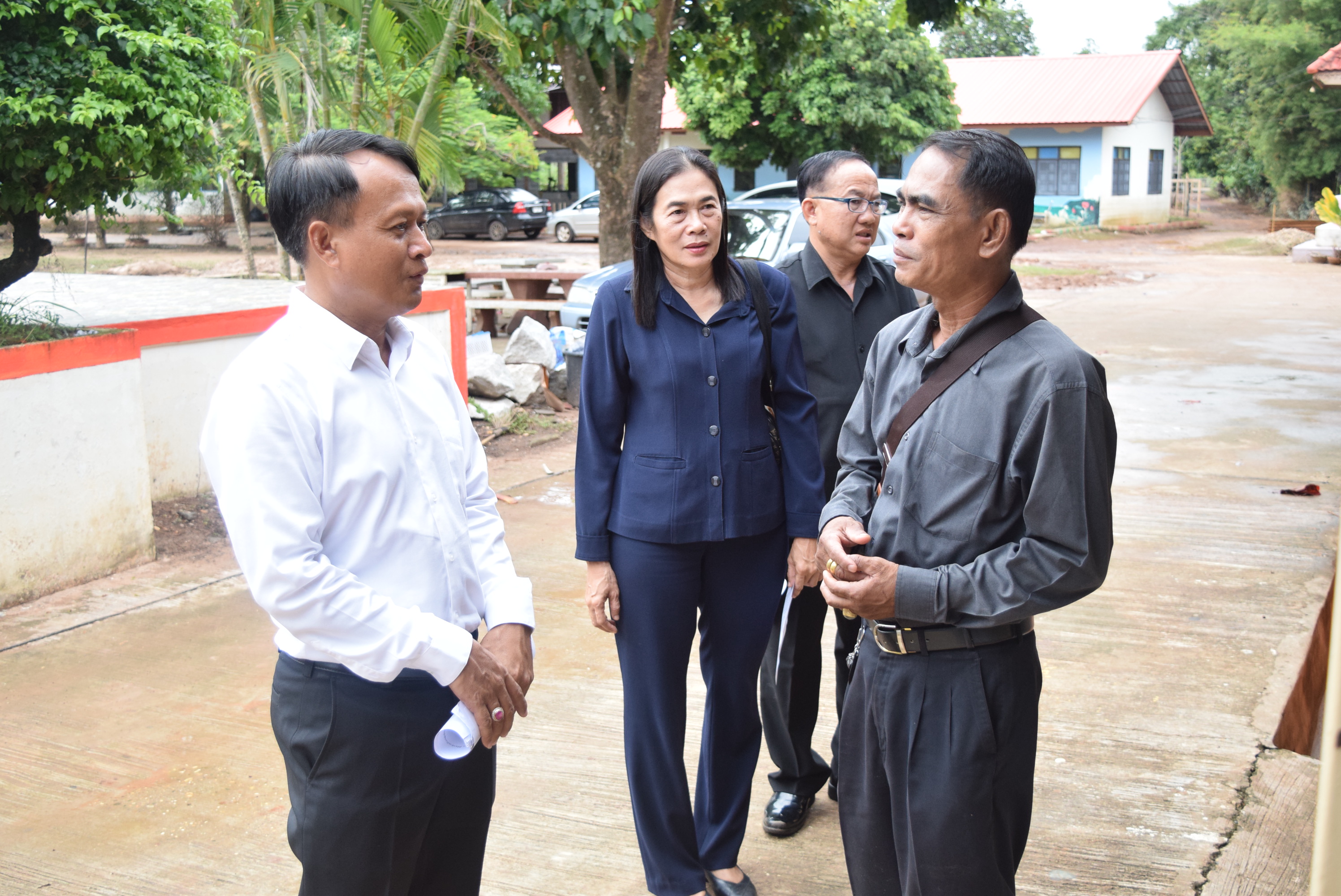 ตรวจเยี่ยมพร้อมบรรยายพิเศษ การน้อมนำพระราชกระแสสมเด็จพระเจ้าอยู่หัว ในการสืบสานพระราชปณิธานของพระบาทสมเด็จพระปรมินทรมหาภูมิพลอดุลยเดช รัชการที่ 9 เรื่องการศึกษาและการสร้างคนดีมีคุณธรรม ณ โรงเรียนบ้านดอนแคน (คุรุราษฎร์ผดุงวิทย์) บ้านดอนแคน ตำบลหนองลาด อำเภอเมืองสกลนคร