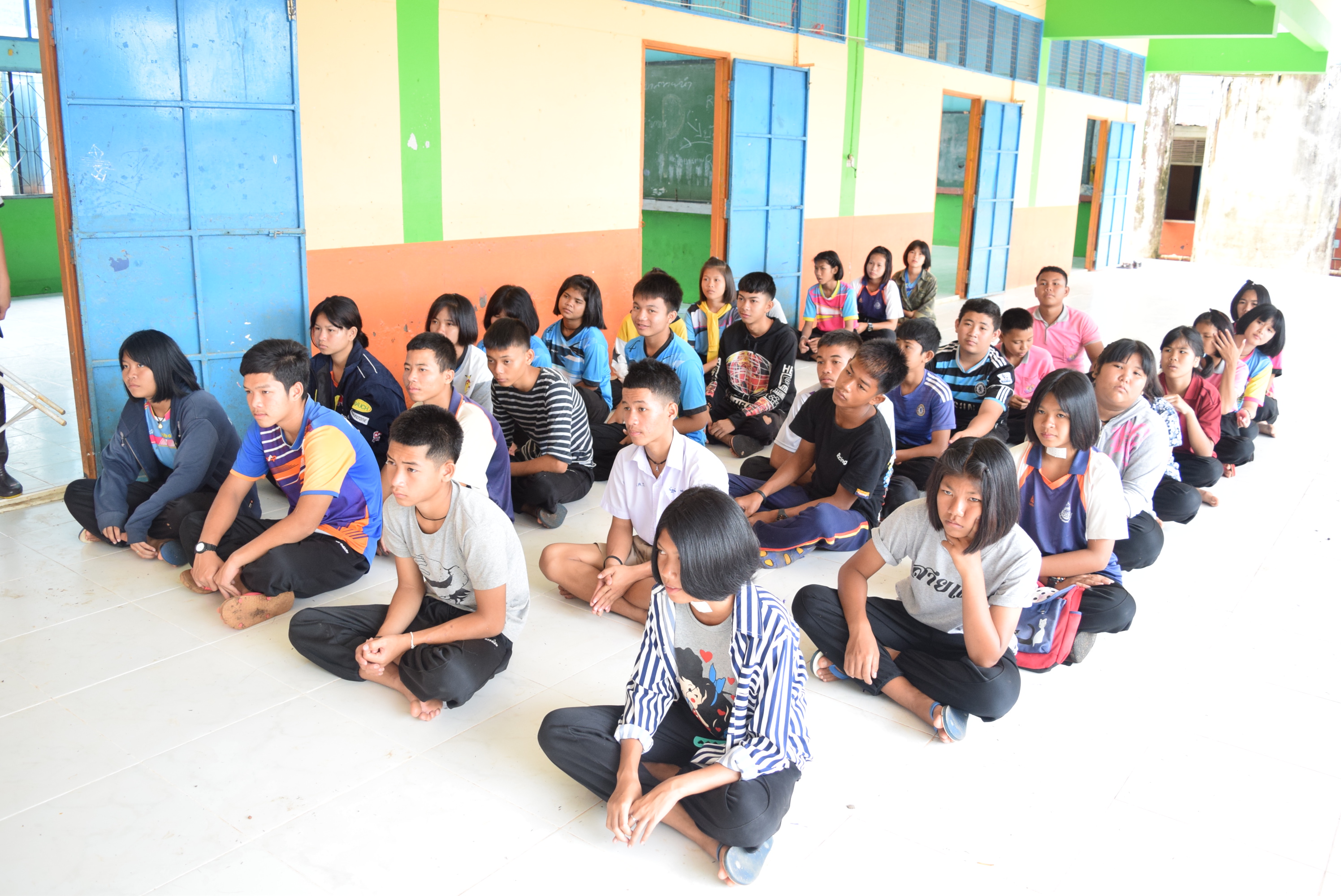 ตรวจเยี่ยมพร้อมบรรยายพิเศษ การน้อมนำพระราชกระแสสมเด็จพระเจ้าอยู่หัว ในการสืบสานพระราชปณิธานของพระบาทสมเด็จพระปรมินทรมหาภูมิพลอดุลยเดช รัชการที่ 9 เรื่องการศึกษาและการสร้างคนดีมีคุณธรรม ณ โรงเรียนบ้านดอนแคน (คุรุราษฎร์ผดุงวิทย์) บ้านดอนแคน ตำบลหนองลาด อำเภอเมืองสกลนคร