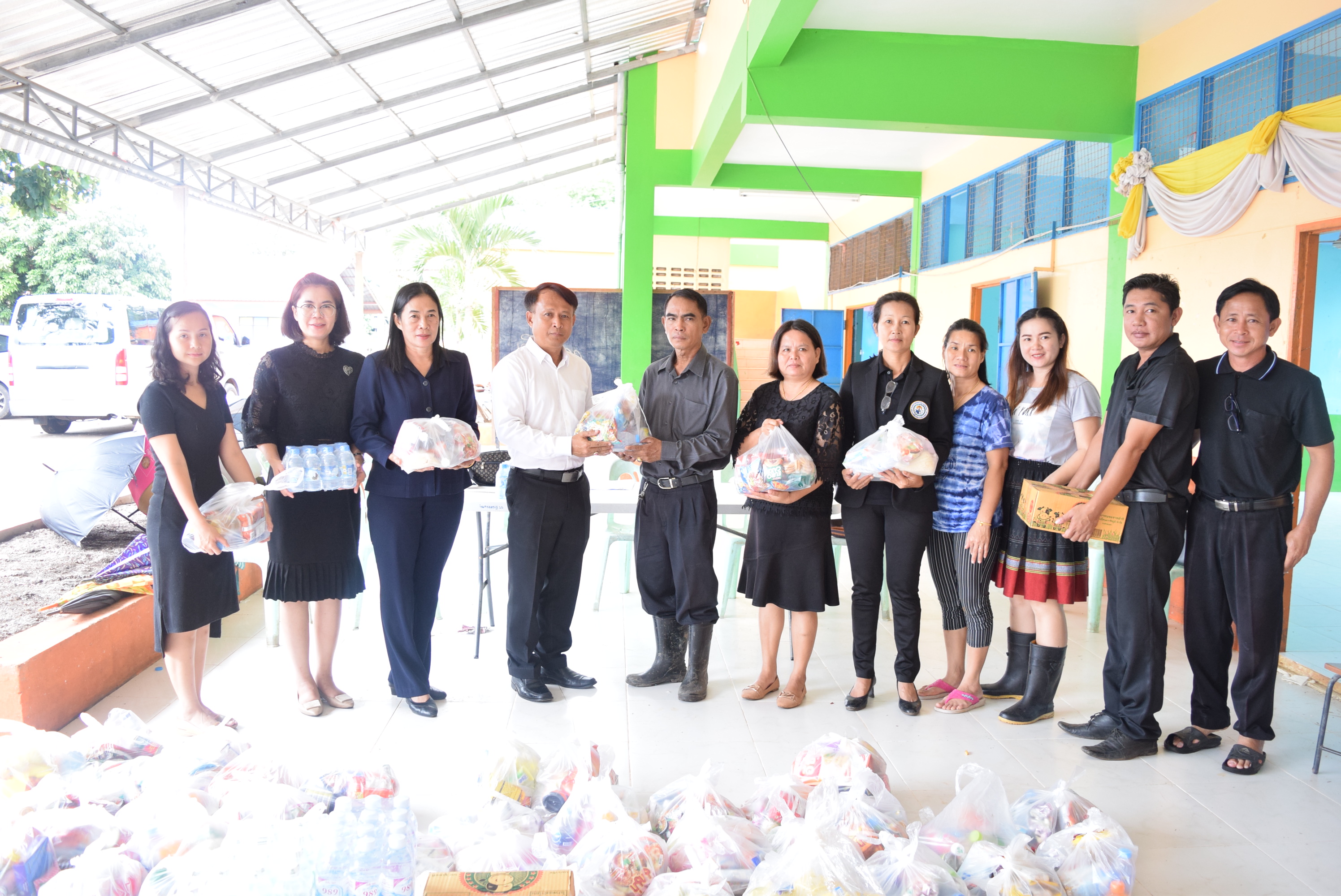 ตรวจเยี่ยมพร้อมบรรยายพิเศษ การน้อมนำพระราชกระแสสมเด็จพระเจ้าอยู่หัว ในการสืบสานพระราชปณิธานของพระบาทสมเด็จพระปรมินทรมหาภูมิพลอดุลยเดช รัชการที่ 9 เรื่องการศึกษาและการสร้างคนดีมีคุณธรรม ณ โรงเรียนบ้านดอนแคน (คุรุราษฎร์ผดุงวิทย์) บ้านดอนแคน ตำบลหนองลาด อำเภอเมืองสกลนคร
