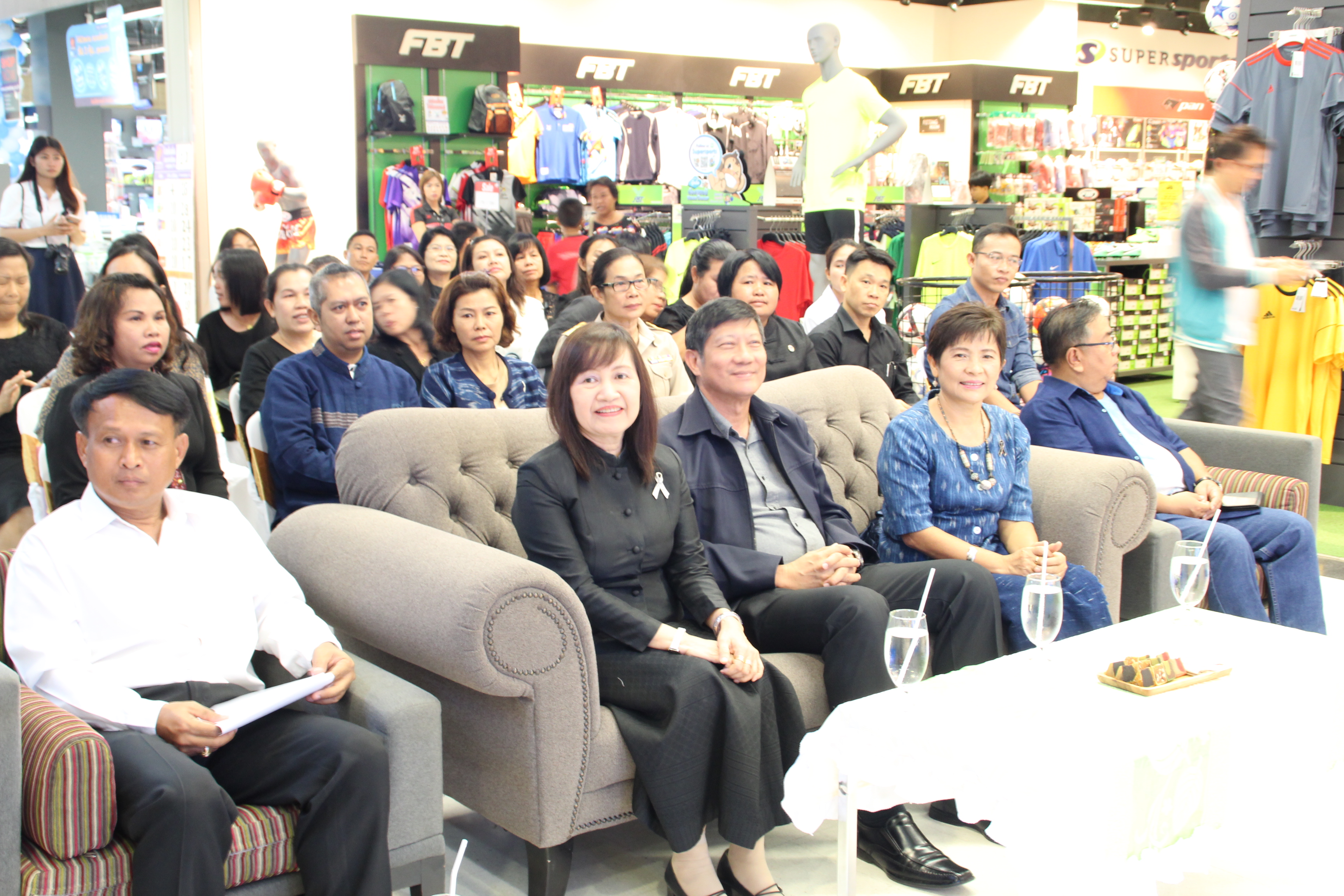 เปิด  งาน OTOP SHOP สุขใจ ภูมิปัญญาไทย@สกลนคร วันที่ 10-14 สิงหาคม 2560 ณ ห้างสรรพสินค้าโรบินสัน สาขาสกลนคร