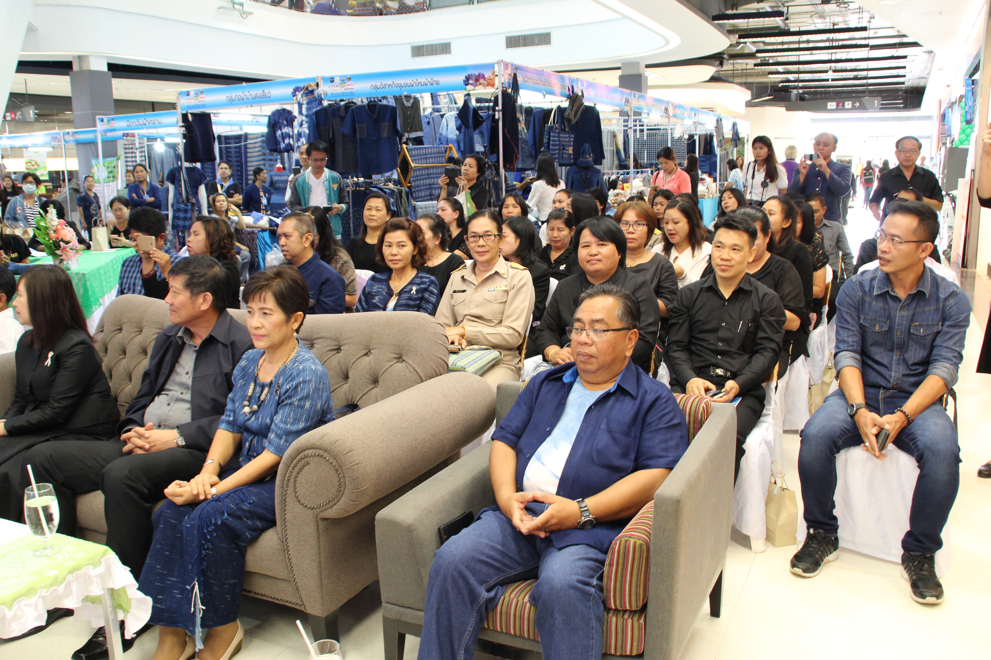 เปิด  งาน OTOP SHOP สุขใจ ภูมิปัญญาไทย@สกลนคร วันที่ 10-14 สิงหาคม 2560 ณ ห้างสรรพสินค้าโรบินสัน สาขาสกลนคร
