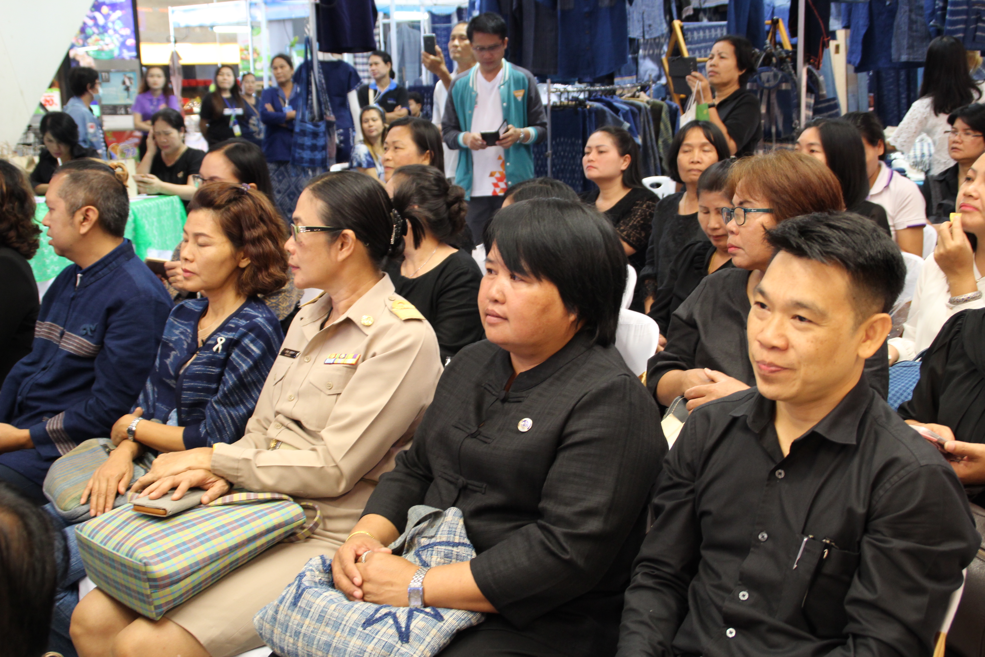 เปิด  งาน OTOP SHOP สุขใจ ภูมิปัญญาไทย@สกลนคร วันที่ 10-14 สิงหาคม 2560 ณ ห้างสรรพสินค้าโรบินสัน สาขาสกลนคร