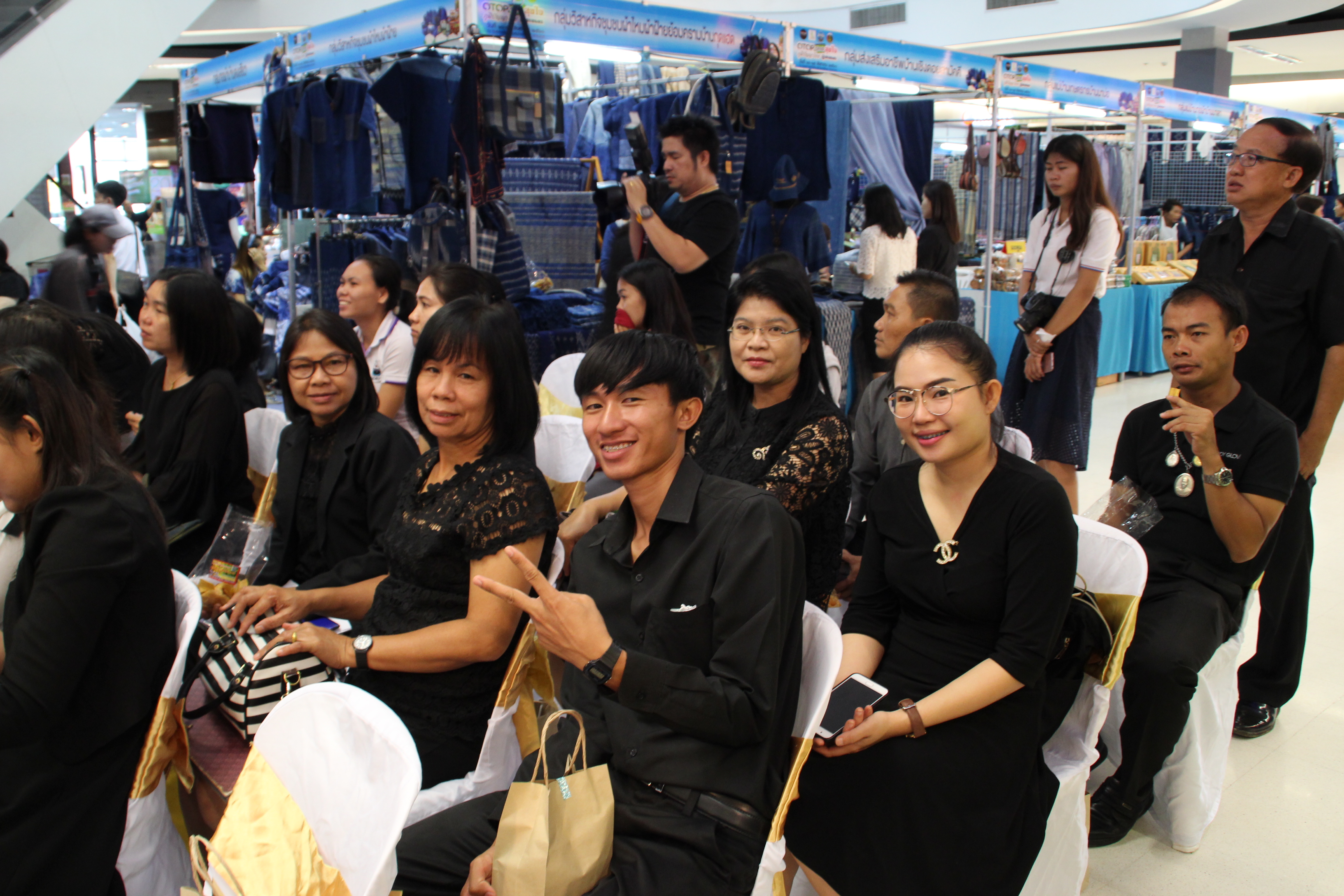 เปิด  งาน OTOP SHOP สุขใจ ภูมิปัญญาไทย@สกลนคร วันที่ 10-14 สิงหาคม 2560 ณ ห้างสรรพสินค้าโรบินสัน สาขาสกลนคร