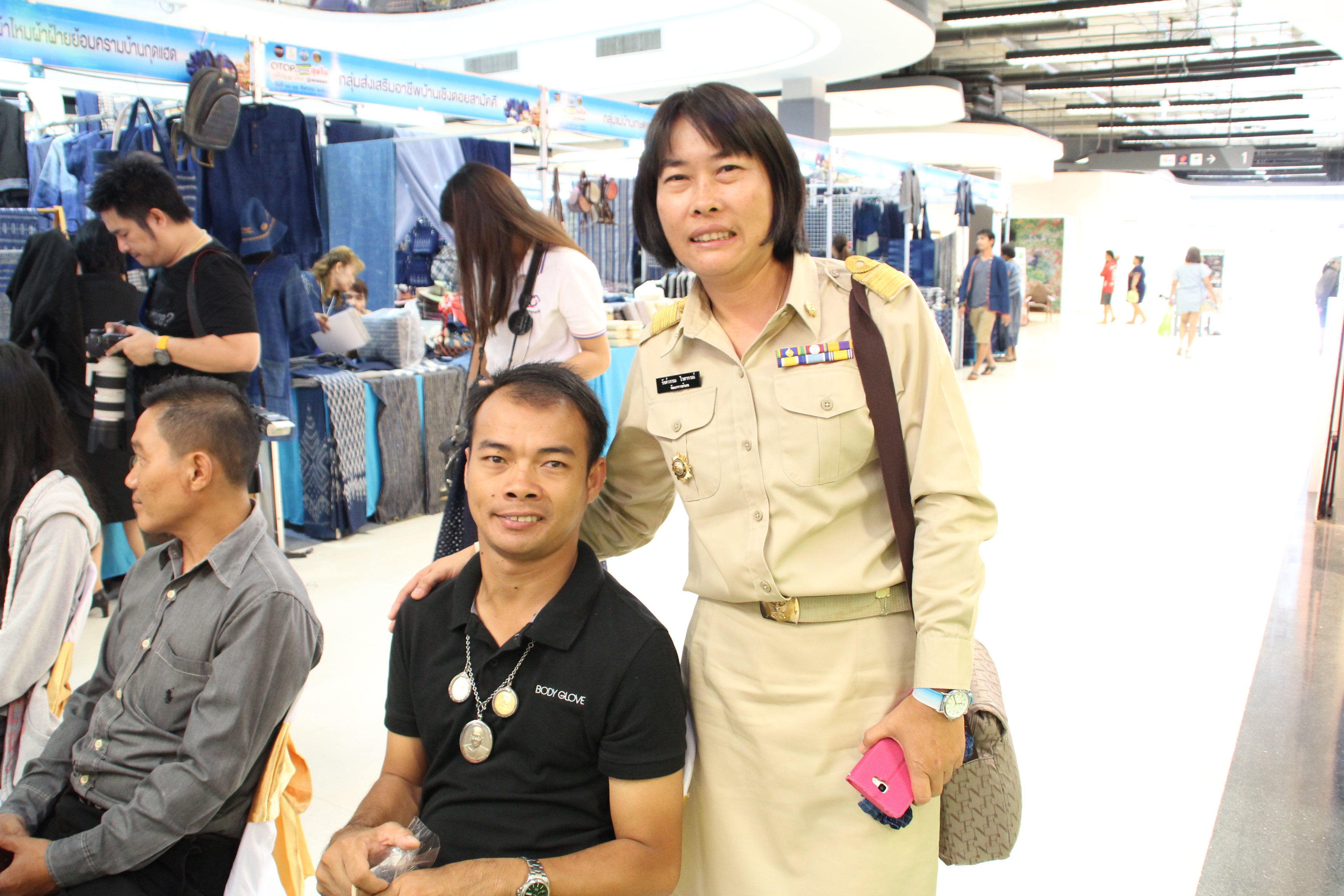 เปิด  งาน OTOP SHOP สุขใจ ภูมิปัญญาไทย@สกลนคร วันที่ 10-14 สิงหาคม 2560 ณ ห้างสรรพสินค้าโรบินสัน สาขาสกลนคร