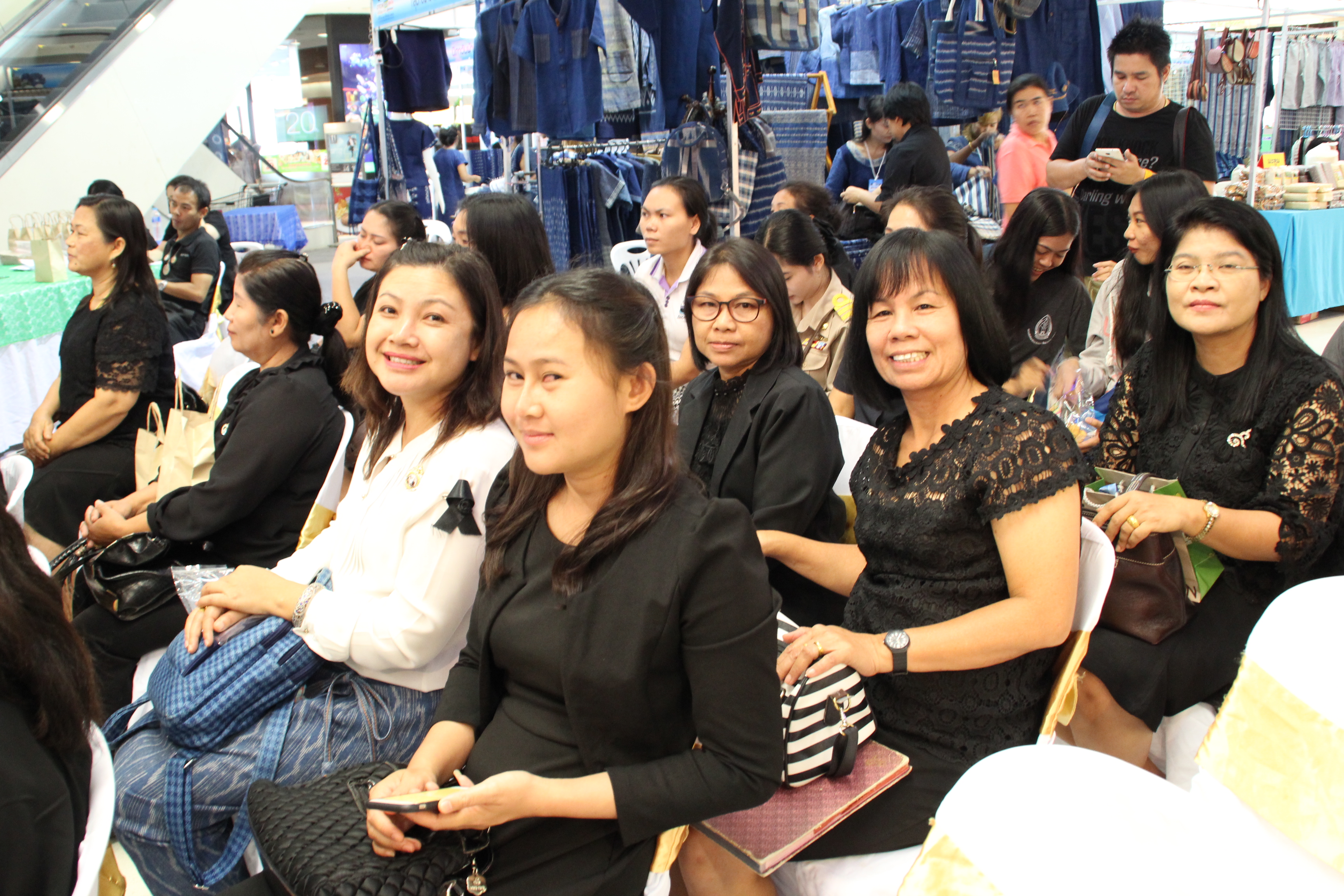 เปิด  งาน OTOP SHOP สุขใจ ภูมิปัญญาไทย@สกลนคร วันที่ 10-14 สิงหาคม 2560 ณ ห้างสรรพสินค้าโรบินสัน สาขาสกลนคร