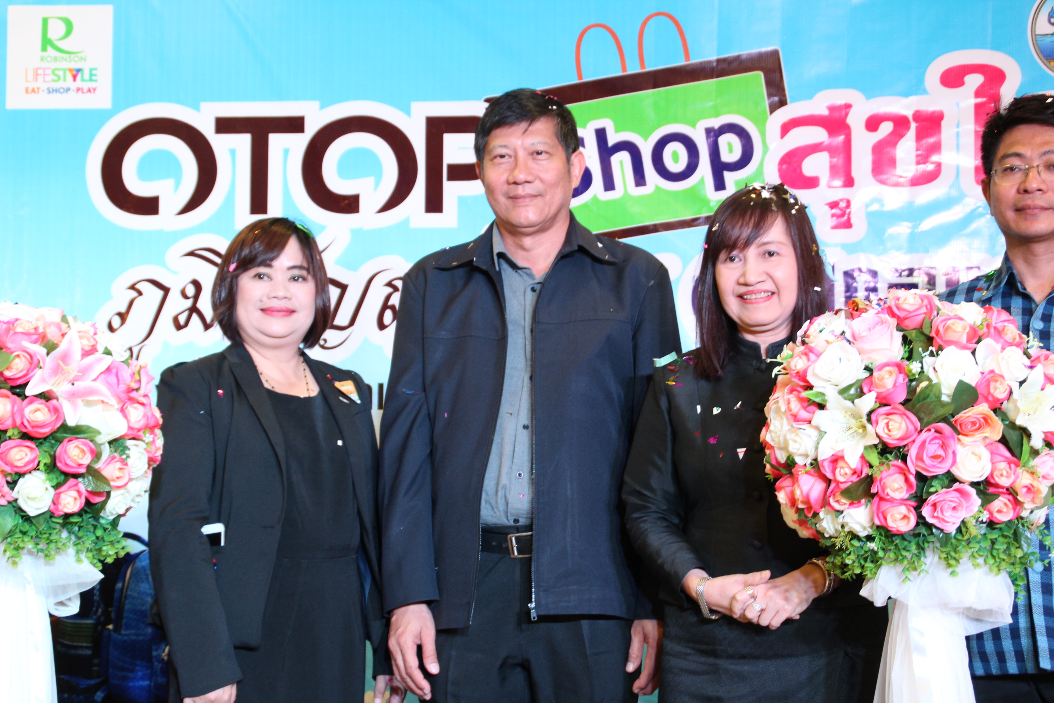 เปิด  งาน OTOP SHOP สุขใจ ภูมิปัญญาไทย@สกลนคร วันที่ 10-14 สิงหาคม 2560 ณ ห้างสรรพสินค้าโรบินสัน สาขาสกลนคร