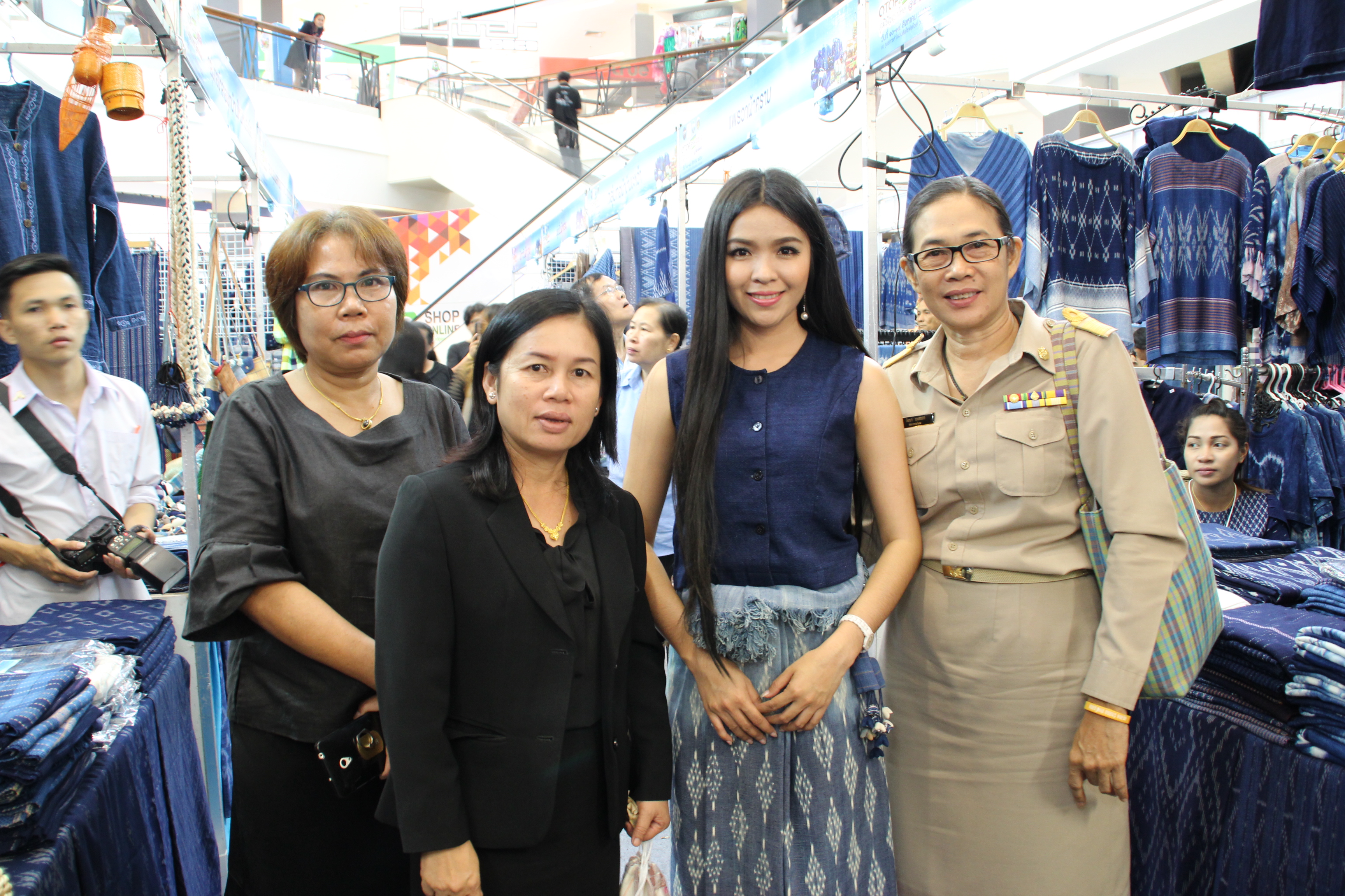 เปิด  งาน OTOP SHOP สุขใจ ภูมิปัญญาไทย@สกลนคร วันที่ 10-14 สิงหาคม 2560 ณ ห้างสรรพสินค้าโรบินสัน สาขาสกลนคร