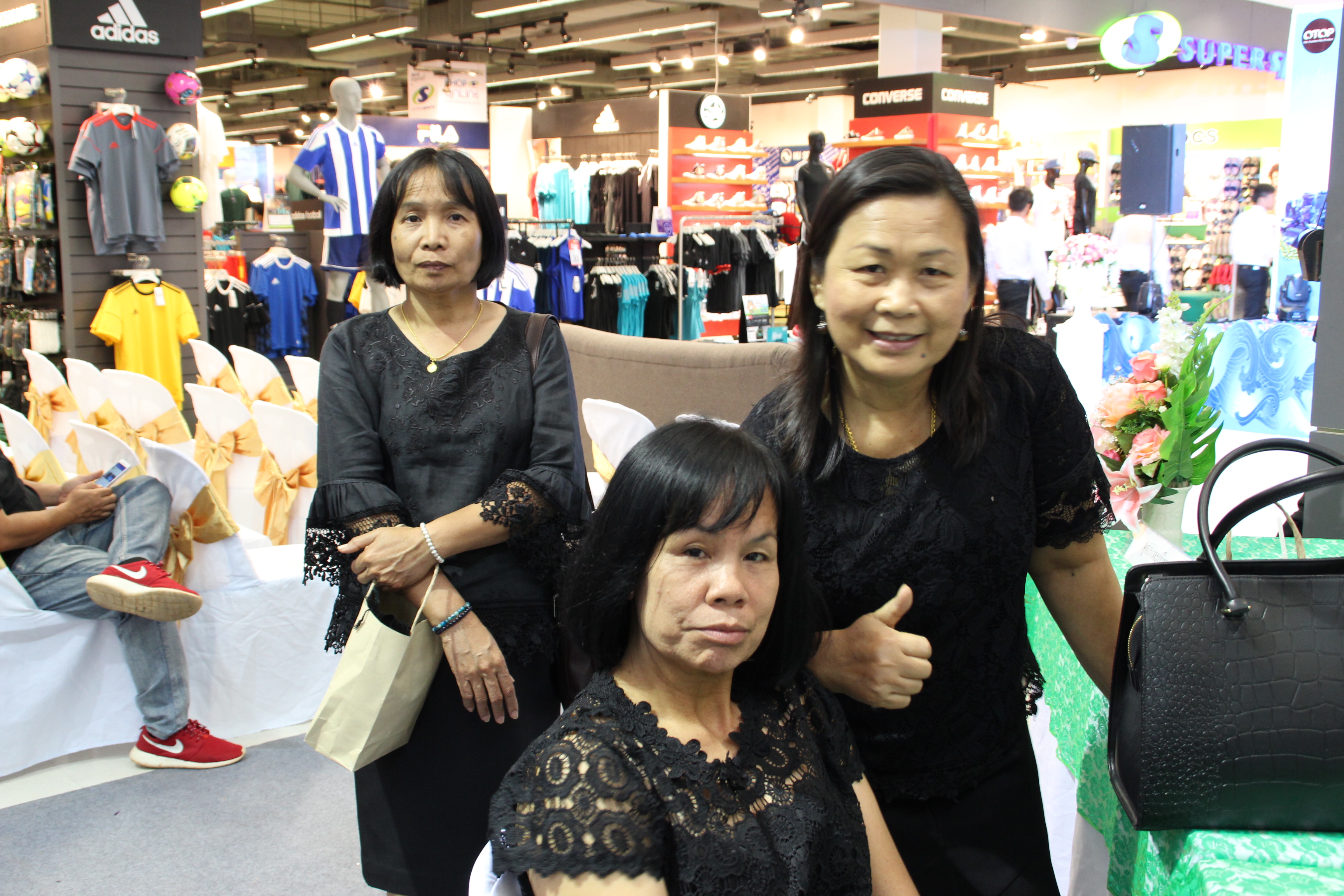 เปิด  งาน OTOP SHOP สุขใจ ภูมิปัญญาไทย@สกลนคร วันที่ 10-14 สิงหาคม 2560 ณ ห้างสรรพสินค้าโรบินสัน สาขาสกลนคร