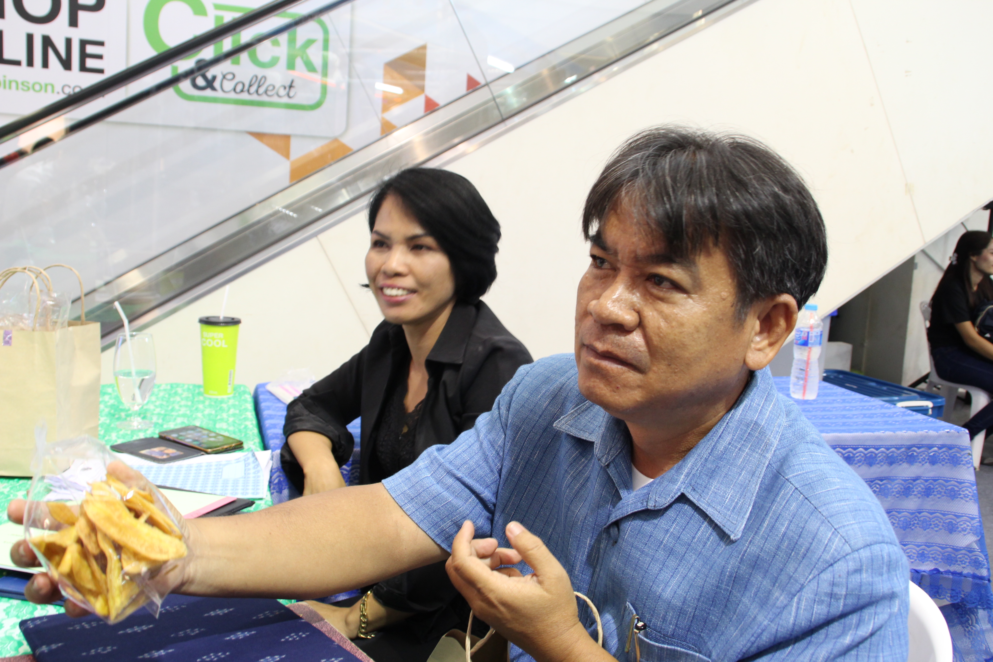 เปิด  งาน OTOP SHOP สุขใจ ภูมิปัญญาไทย@สกลนคร วันที่ 10-14 สิงหาคม 2560 ณ ห้างสรรพสินค้าโรบินสัน สาขาสกลนคร
