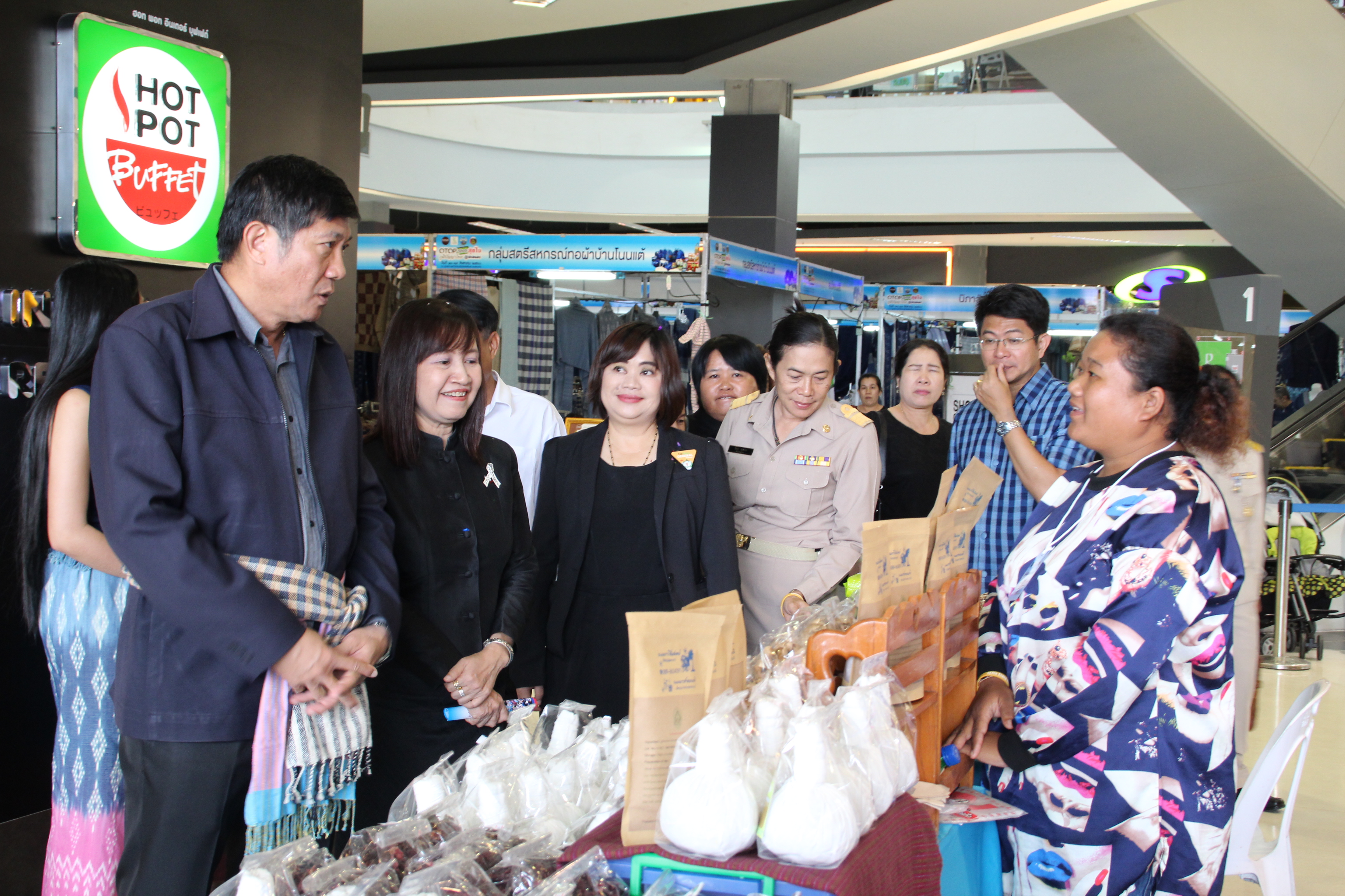 เปิด  งาน OTOP SHOP สุขใจ ภูมิปัญญาไทย@สกลนคร วันที่ 10-14 สิงหาคม 2560 ณ ห้างสรรพสินค้าโรบินสัน สาขาสกลนคร