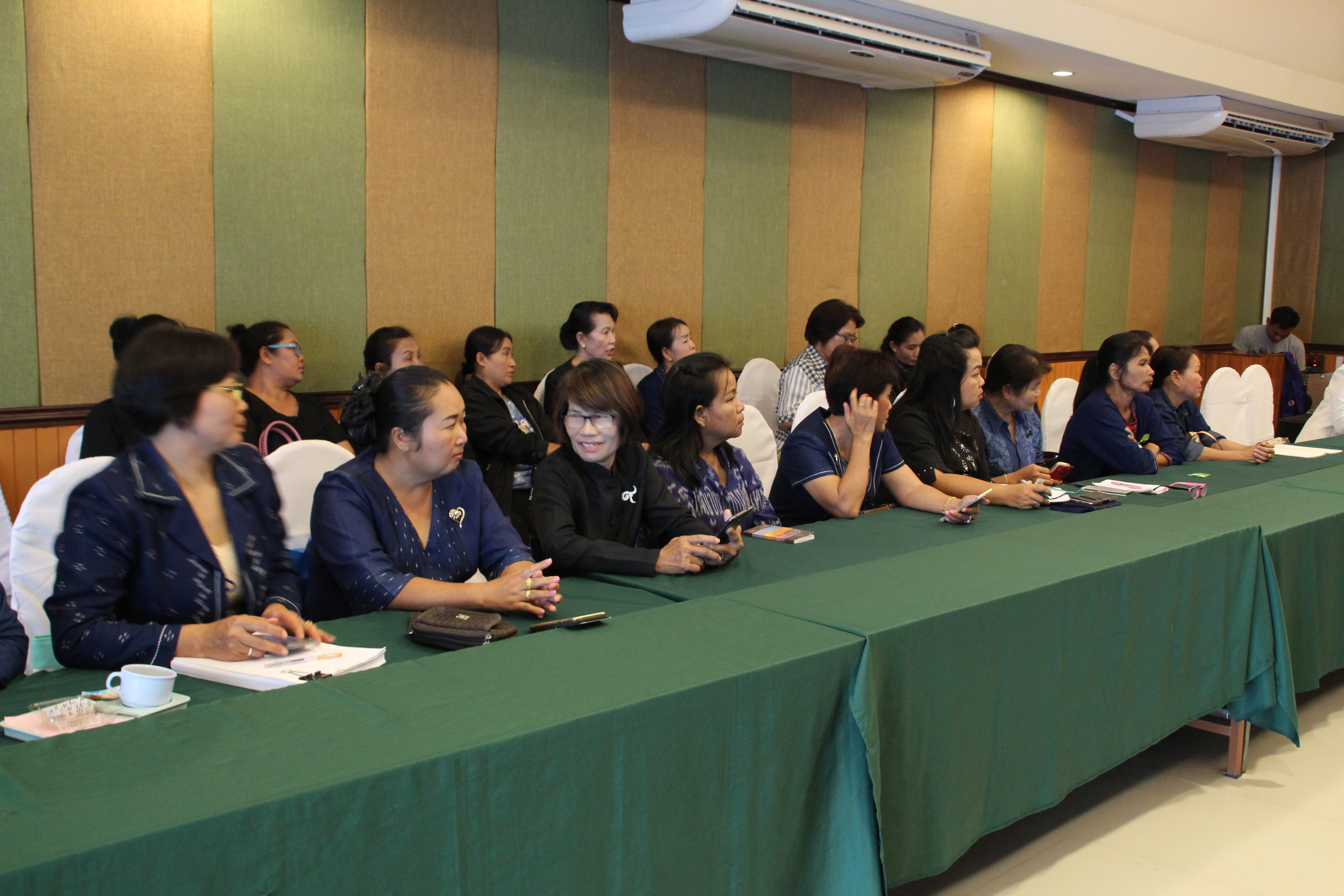 การประชุมคณะกรรมการพัฒนาสตรีจังหวัด เพื่อคัดเลือกคณะกรรมการบริหาร และเตรียมความพร้อมในการจัดเตรียมสถานที่จัดกิจกรรมและนิทรรศการเทิดพระเกียรติในงาน “รวมพลังสตรีไทสกล เทิดไท้องค์ราชินี