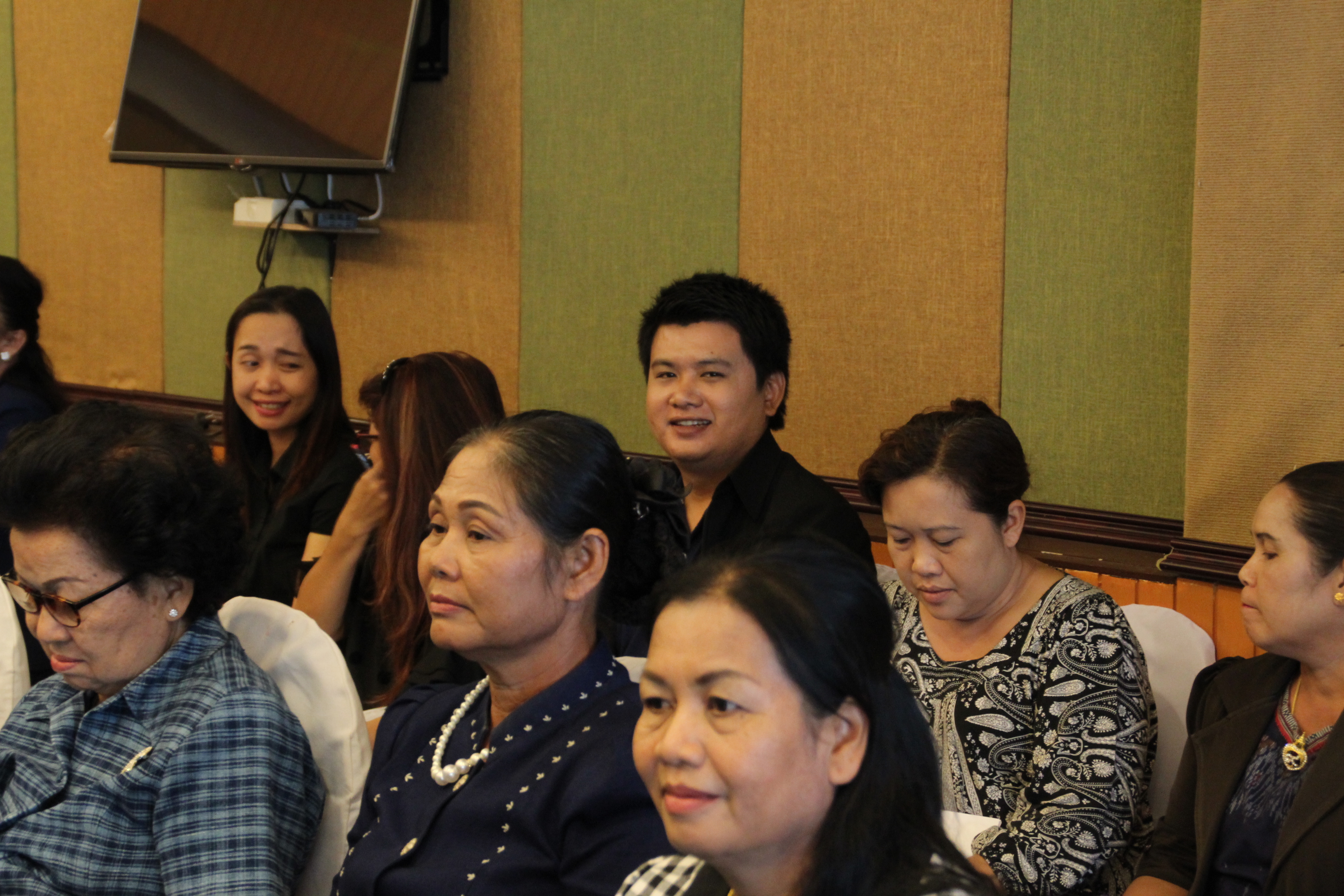 การประชุมคณะกรรมการพัฒนาสตรีจังหวัด เพื่อคัดเลือกคณะกรรมการบริหาร และเตรียมความพร้อมในการจัดเตรียมสถานที่จัดกิจกรรมและนิทรรศการเทิดพระเกียรติในงาน “รวมพลังสตรีไทสกล เทิดไท้องค์ราชินี