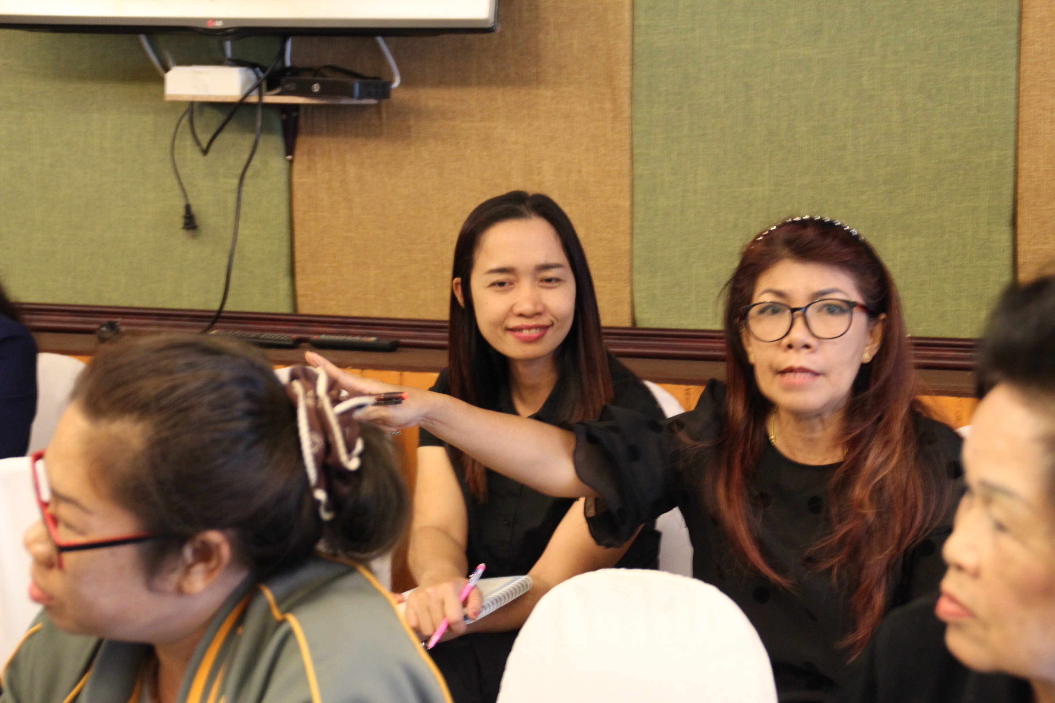 การประชุมคณะกรรมการพัฒนาสตรีจังหวัด เพื่อคัดเลือกคณะกรรมการบริหาร และเตรียมความพร้อมในการจัดเตรียมสถานที่จัดกิจกรรมและนิทรรศการเทิดพระเกียรติในงาน “รวมพลังสตรีไทสกล เทิดไท้องค์ราชินี