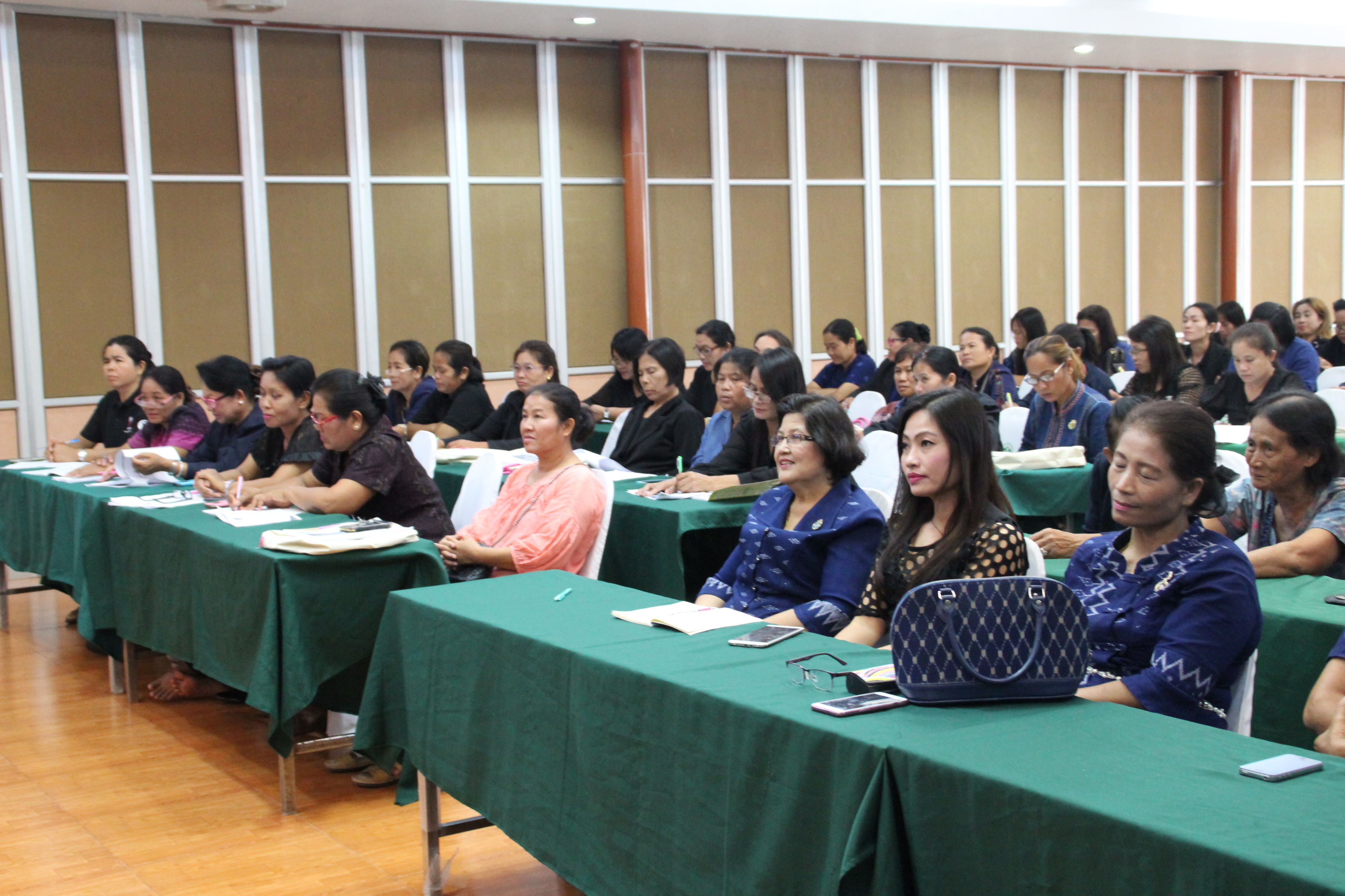 การฝึกอบรม โครงการส่งเสริมและพัฒนาชีวิตคนสกลนครตามหลักปรัชญาของเศรษฐกิจพอเพียง กิจกรรมที่2 อบรมเพิ่มประสิทธิภาพคณะกรรมการพัฒนาสตรีระดับอำเภอและพัฒนากร