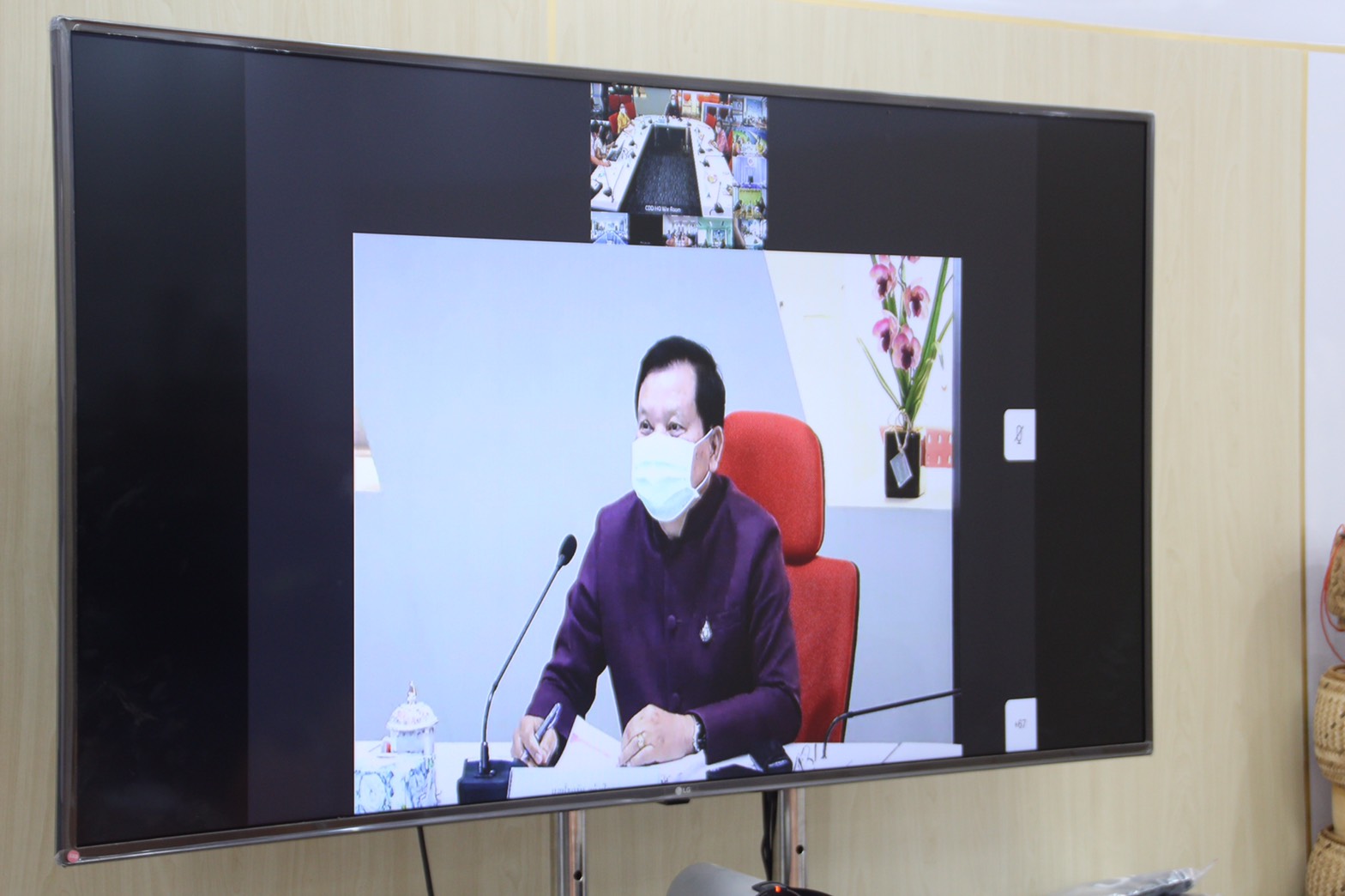 พช.สกลนคร ร่วมประชุมชี้แจง เร่งรัด กำกับ ติดตามการดำเนินงานกองทุนพัฒนาบทบาทสตรีครั้งที่ 5/2563 ผ่านระบบวีดิทัศน์ทางไกล (Video Conference)