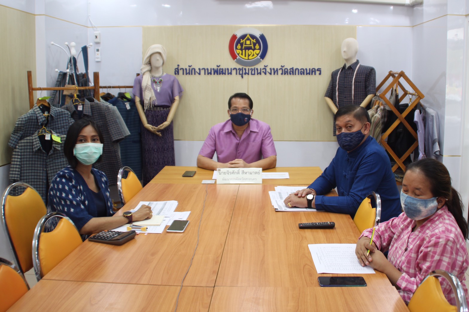 พช.สกลนคร ร่วมประชุมชี้แจง เร่งรัด กำกับ ติดตามการดำเนินงานกองทุนพัฒนาบทบาทสตรีครั้งที่ 5/2563 ผ่านระบบวีดิทัศน์ทางไกล (Video Conference)