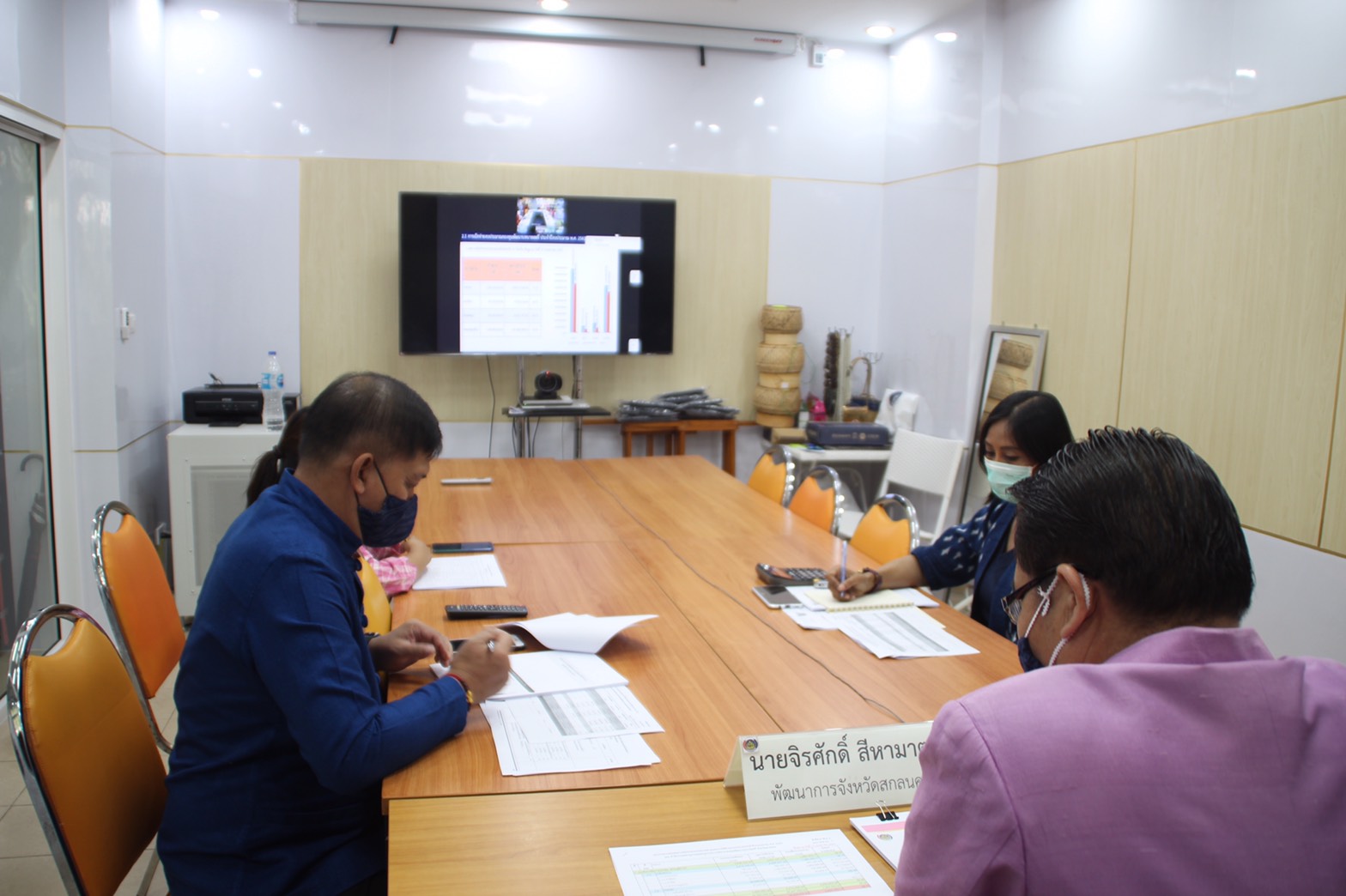 พช.สกลนคร ร่วมประชุมชี้แจง เร่งรัด กำกับ ติดตามการดำเนินงานกองทุนพัฒนาบทบาทสตรีครั้งที่ 5/2563 ผ่านระบบวีดิทัศน์ทางไกล (Video Conference)