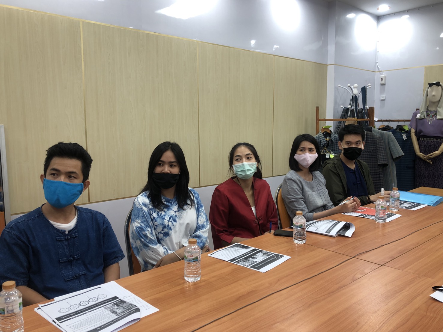 พช.สกลนคร ร่วมประชุมชี้แจงการดำเนินงานโครงการส่งเสริมนักการตลาดรุ่นใหม่ (OTOP) ผ่านระบบวีดิทัศน์ทางไกล (Video Conference)