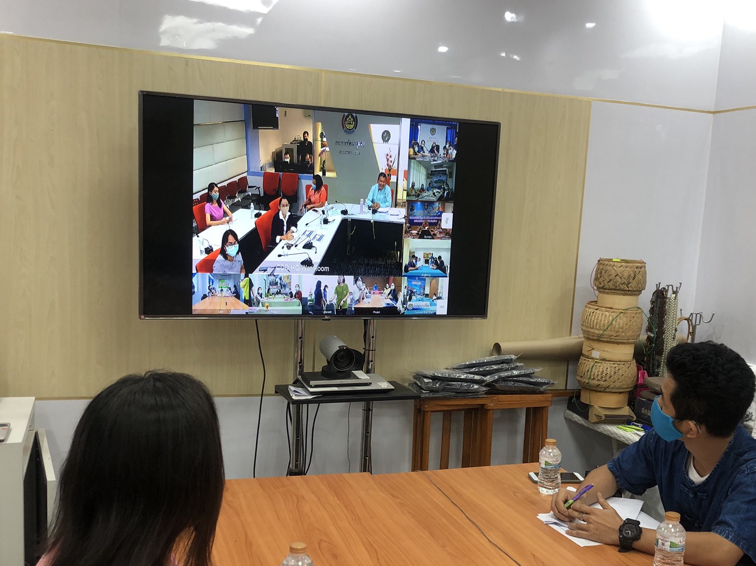 พช.สกลนคร ร่วมประชุมชี้แจงการดำเนินงานโครงการส่งเสริมนักการตลาดรุ่นใหม่ (OTOP) ผ่านระบบวีดิทัศน์ทางไกล (Video Conference)