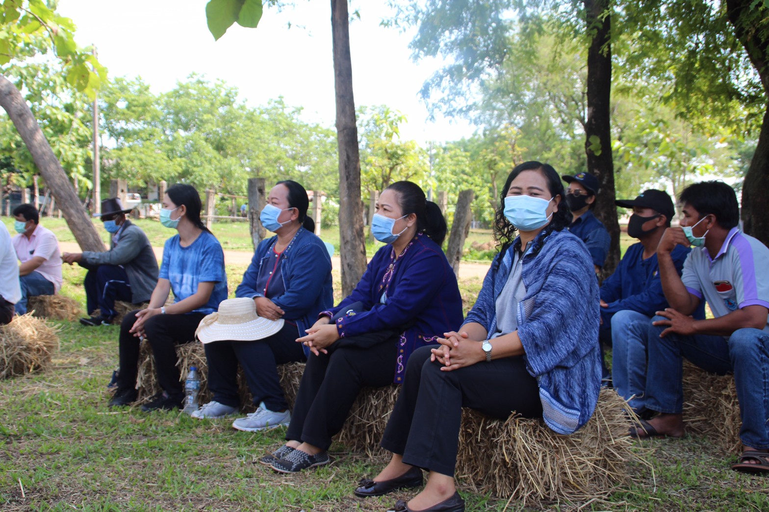 พช.สกลนคร : เอามื้อสามัคคี โคก หนอง นา โมเดล