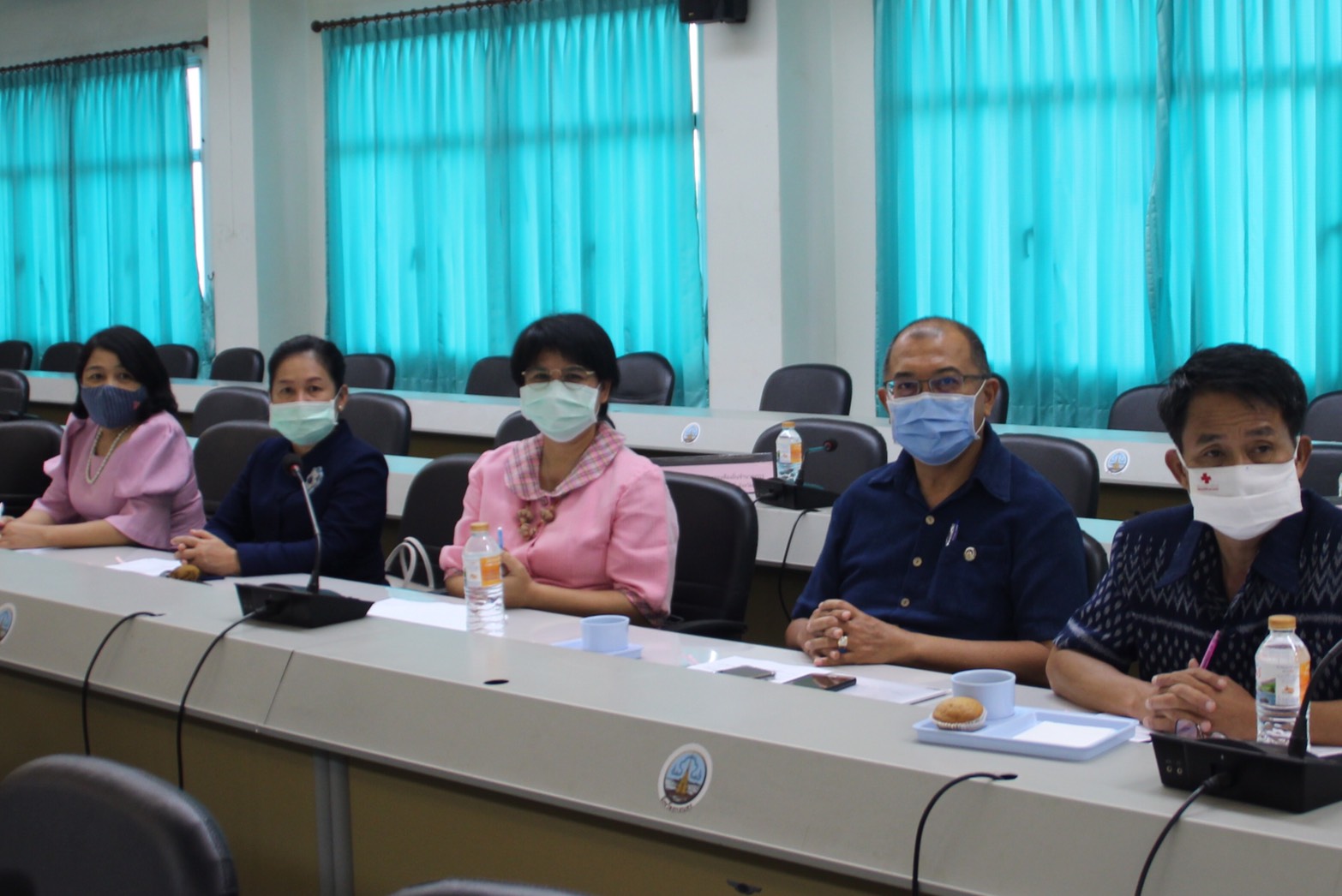 พช.สกลนคร~ประชุมคณะกรรมการบริหารศูนย์อำนวยการขจัดความยากจนและพัฒนาชนบทตามหลักปรัชญาของเศรษฐกิจพอเพียง จังหวัดสกลนคร (ศจพ.จ.)