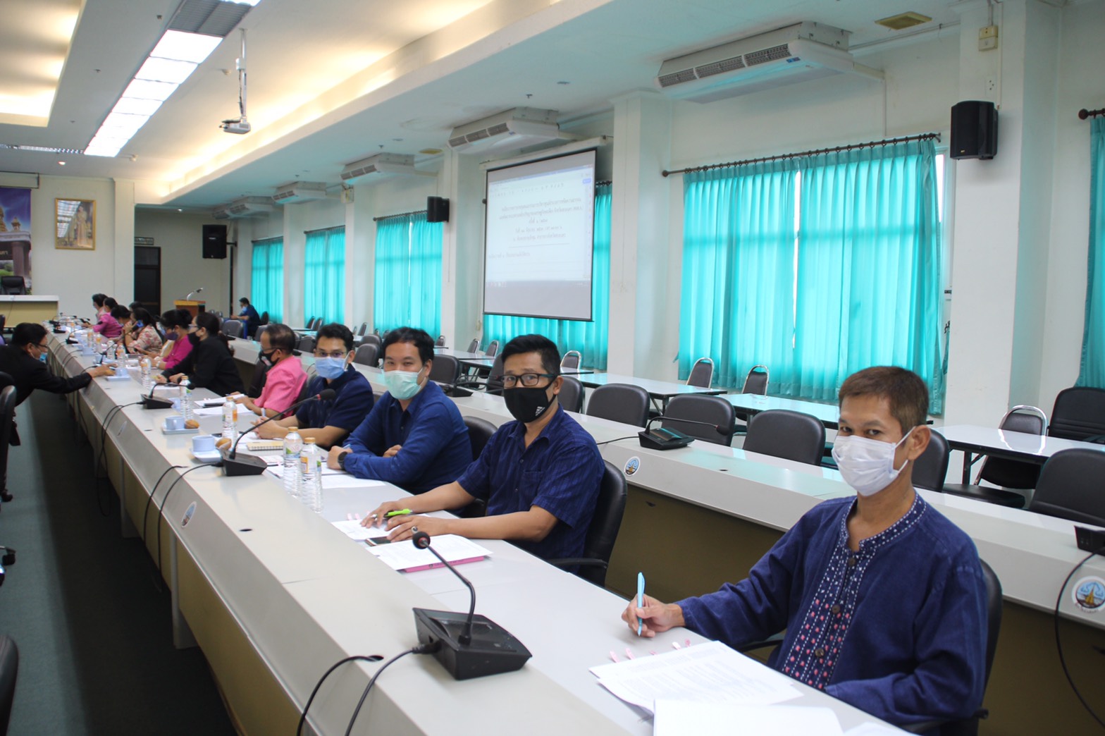 พช.สกลนคร~ประชุมคณะกรรมการบริหารศูนย์อำนวยการขจัดความยากจนและพัฒนาชนบทตามหลักปรัชญาของเศรษฐกิจพอเพียง จังหวัดสกลนคร (ศจพ.จ.)