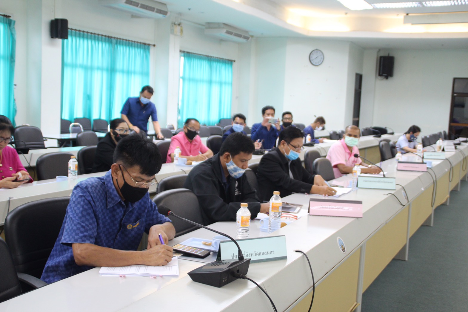 พช.สกลนคร~ประชุมคณะกรรมการบริหารศูนย์อำนวยการขจัดความยากจนและพัฒนาชนบทตามหลักปรัชญาของเศรษฐกิจพอเพียง จังหวัดสกลนคร (ศจพ.จ.)