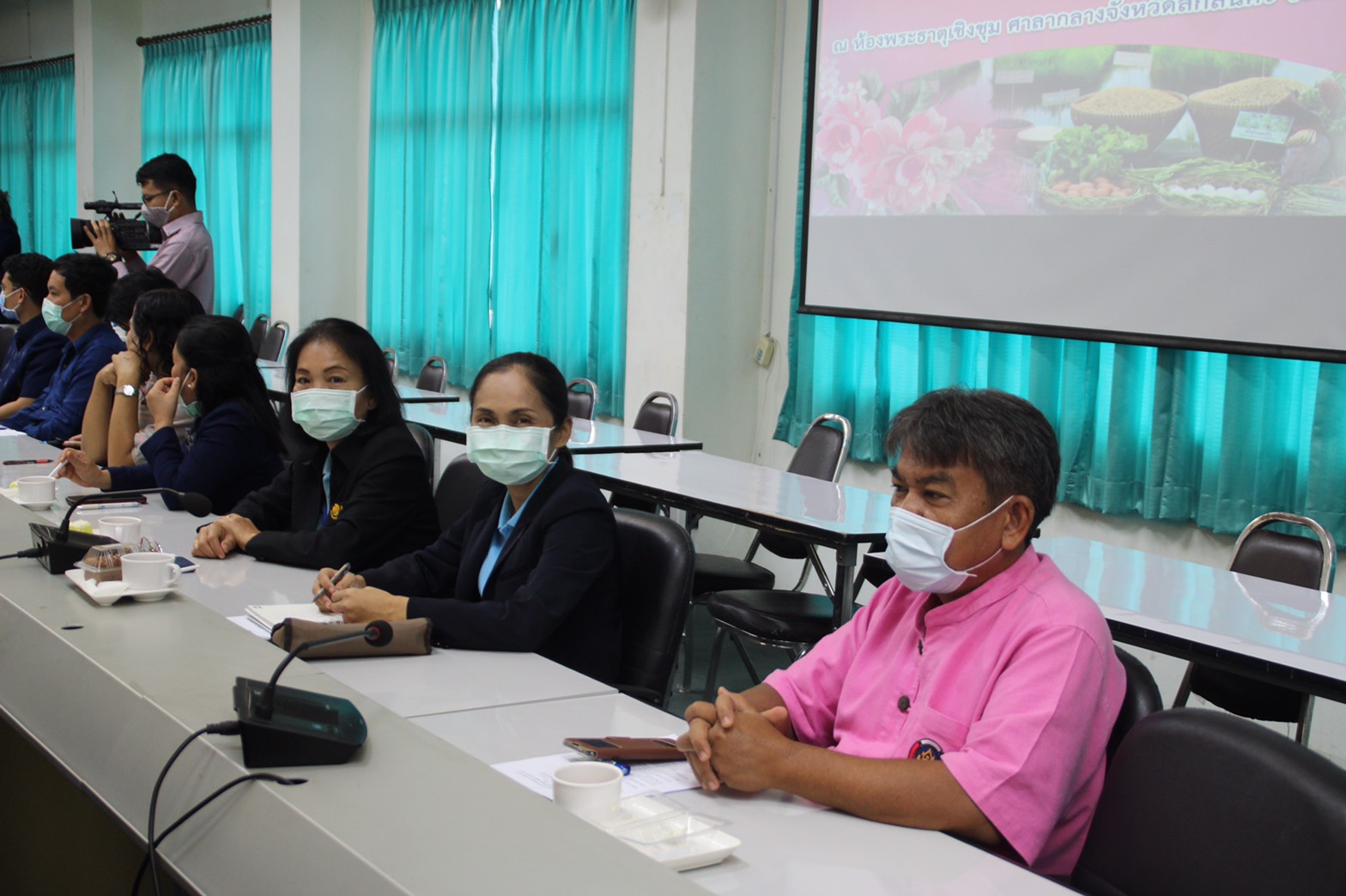 พช.สกลนคร ร่วมโครงการ “สตรีรวมใจ สู้ภัยโควิด ด้วยเศรษฐกิจพอเพียง”