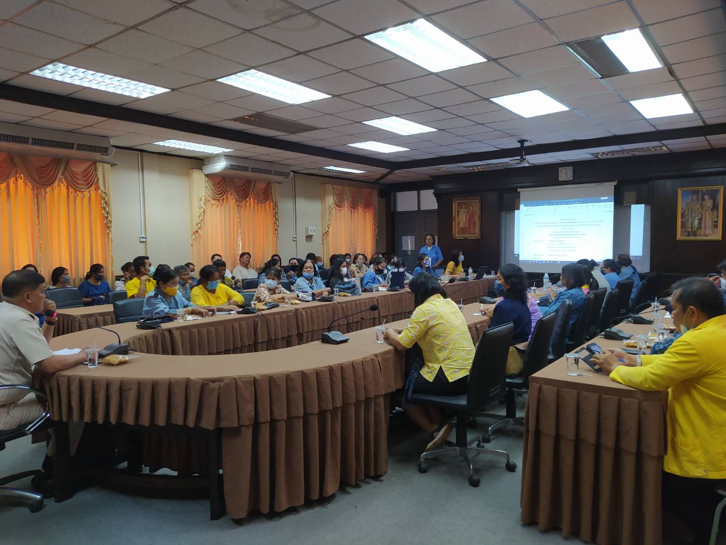 พช.สกลนคร พิจารณาคัดเลือกผู้ผลิต ผู้ประกอบการ OTOP เข้าร่วมจำหน่ายงานศิลปาชีพ ประทีปไทย OTOP ก้าวไกล ด้วยพระบารมี ประจำปีงบประมาณ พ.ศ. 2563
