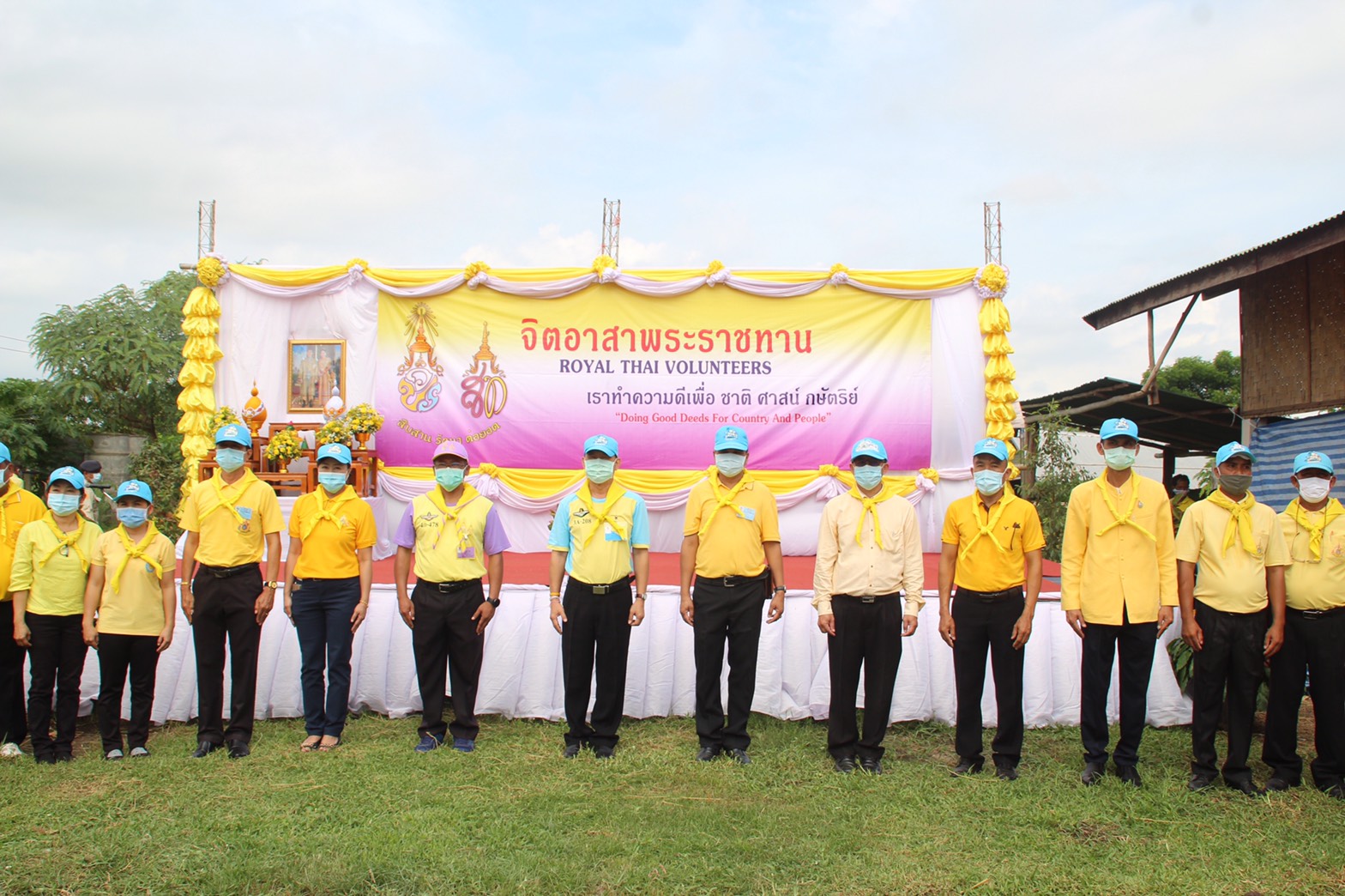 พช.สกลนคร ร่วมกิจกรรมจิตอาสาในพื้นที่โครงการฟาร์มตัวอย่างตามแนวพระราชดำริฯ