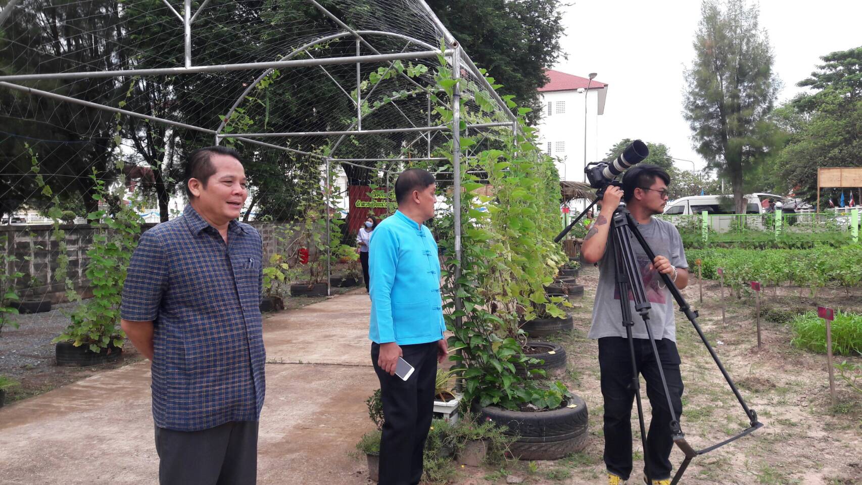 ผู้ว่าราชการจังหวัดสกลนคร ร่วมถ่ายทำรายการสารคดี ชุด กินใช้ เที่ยวในไทย ไปกับ พช.