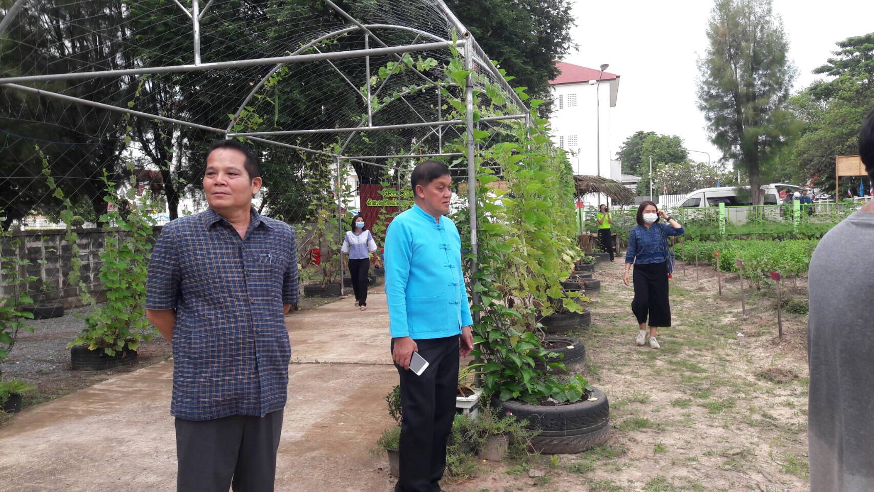 ผู้ว่าราชการจังหวัดสกลนคร ร่วมถ่ายทำรายการสารคดี ชุด กินใช้ เที่ยวในไทย ไปกับ พช.