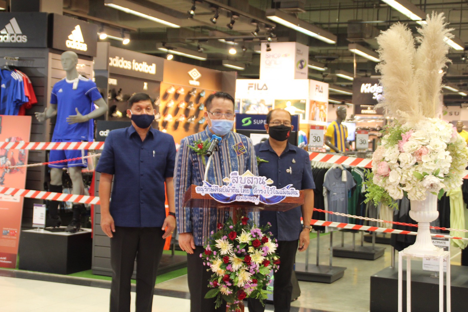 พช.สกลนคร จัดโครงการ “สืบสาน อนุรักษ์ศิลป์ผ้าถิ่นไทย ดำรงไว้ในแผ่นดิน”