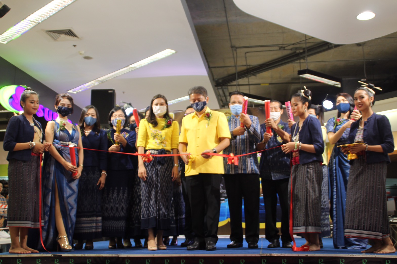 พช.สกลนคร จัดโครงการ “สืบสาน อนุรักษ์ศิลป์ผ้าถิ่นไทย ดำรงไว้ในแผ่นดิน”