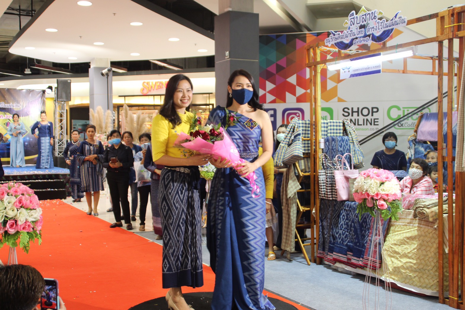 พช.สกลนคร จัดโครงการ “สืบสาน อนุรักษ์ศิลป์ผ้าถิ่นไทย ดำรงไว้ในแผ่นดิน”