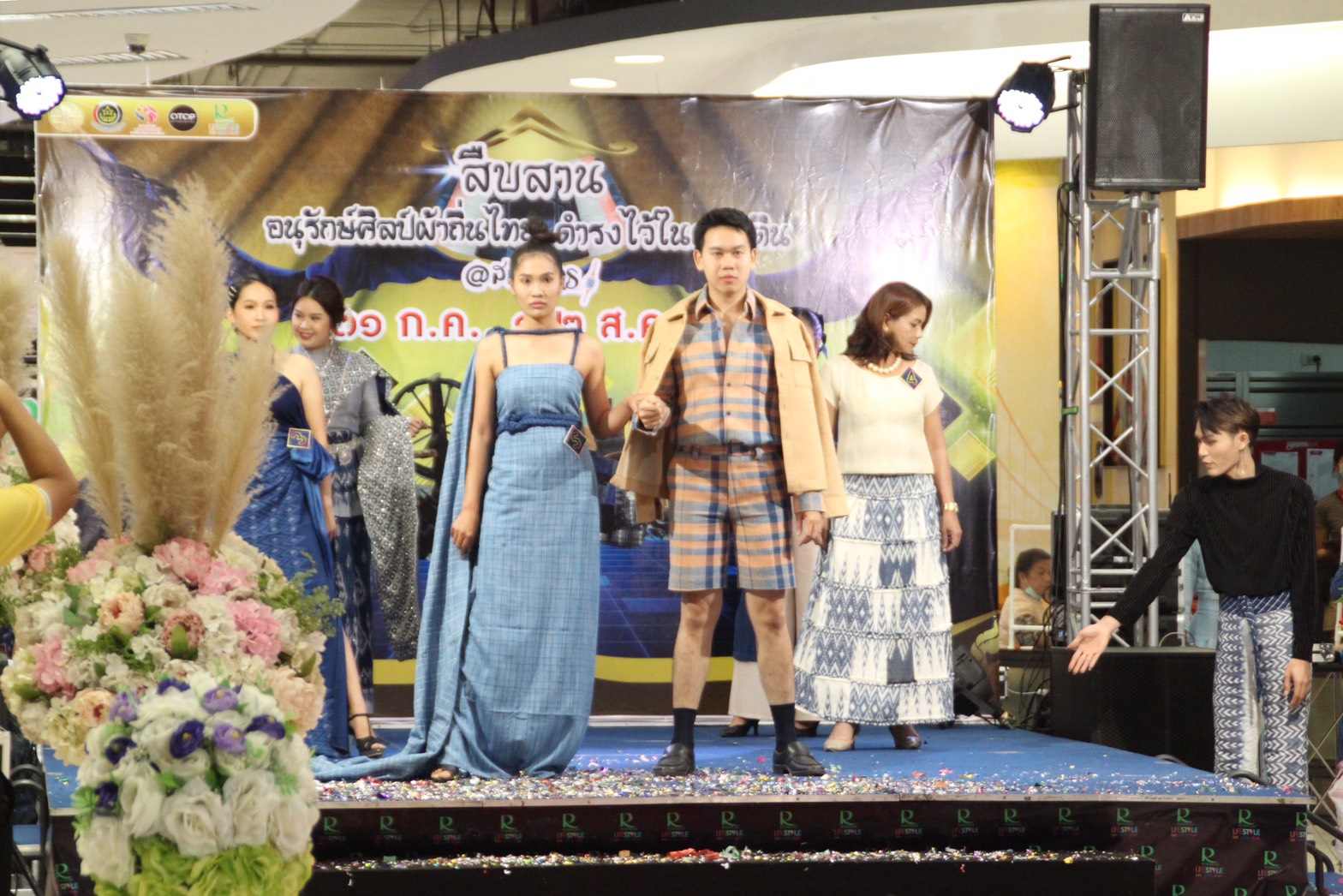 พช.สกลนคร จัดโครงการ “สืบสาน อนุรักษ์ศิลป์ผ้าถิ่นไทย ดำรงไว้ในแผ่นดิน”