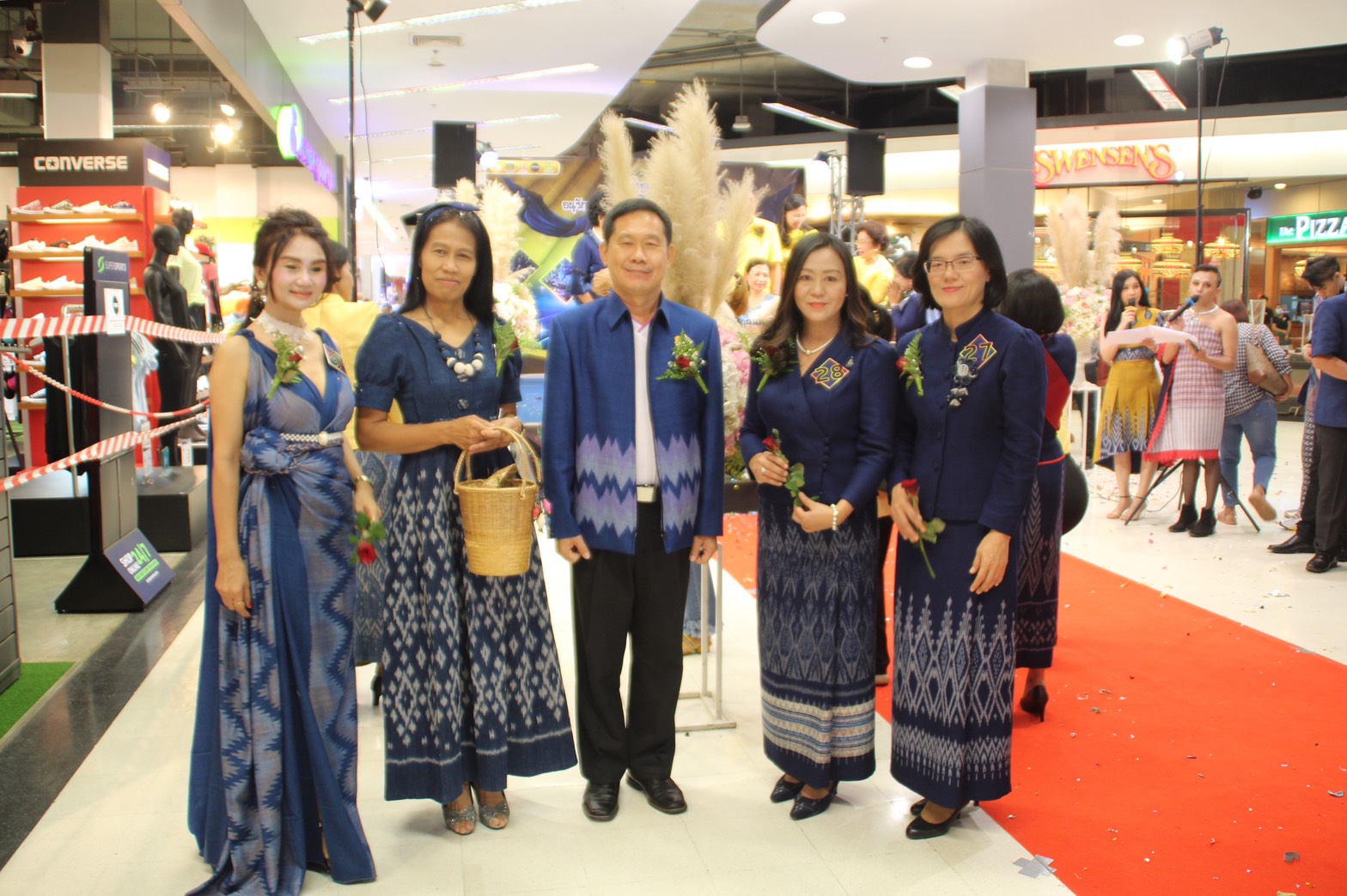 พช.สกลนคร จัดโครงการ “สืบสาน อนุรักษ์ศิลป์ผ้าถิ่นไทย ดำรงไว้ในแผ่นดิน”