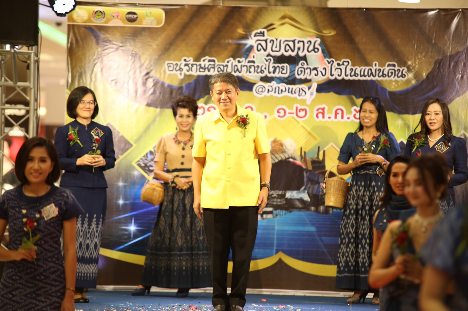 พช.สกลนคร จัดโครงการ “สืบสาน อนุรักษ์ศิลป์ผ้าถิ่นไทย ดำรงไว้ในแผ่นดิน”