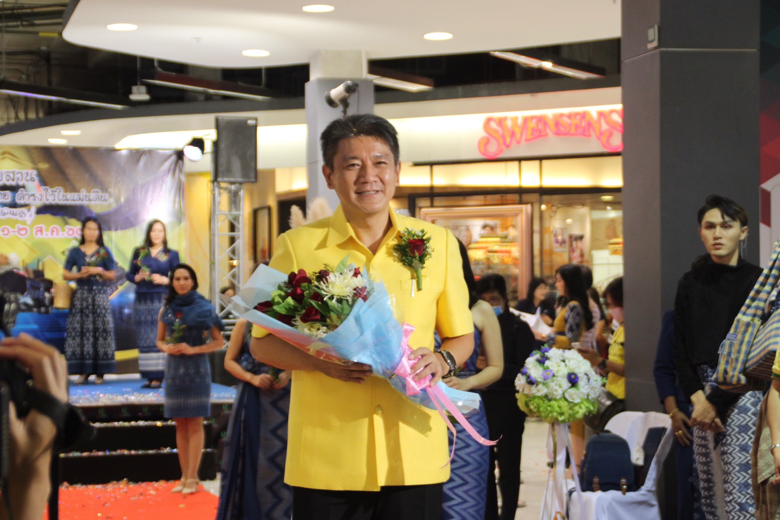 พช.สกลนคร จัดโครงการ “สืบสาน อนุรักษ์ศิลป์ผ้าถิ่นไทย ดำรงไว้ในแผ่นดิน”