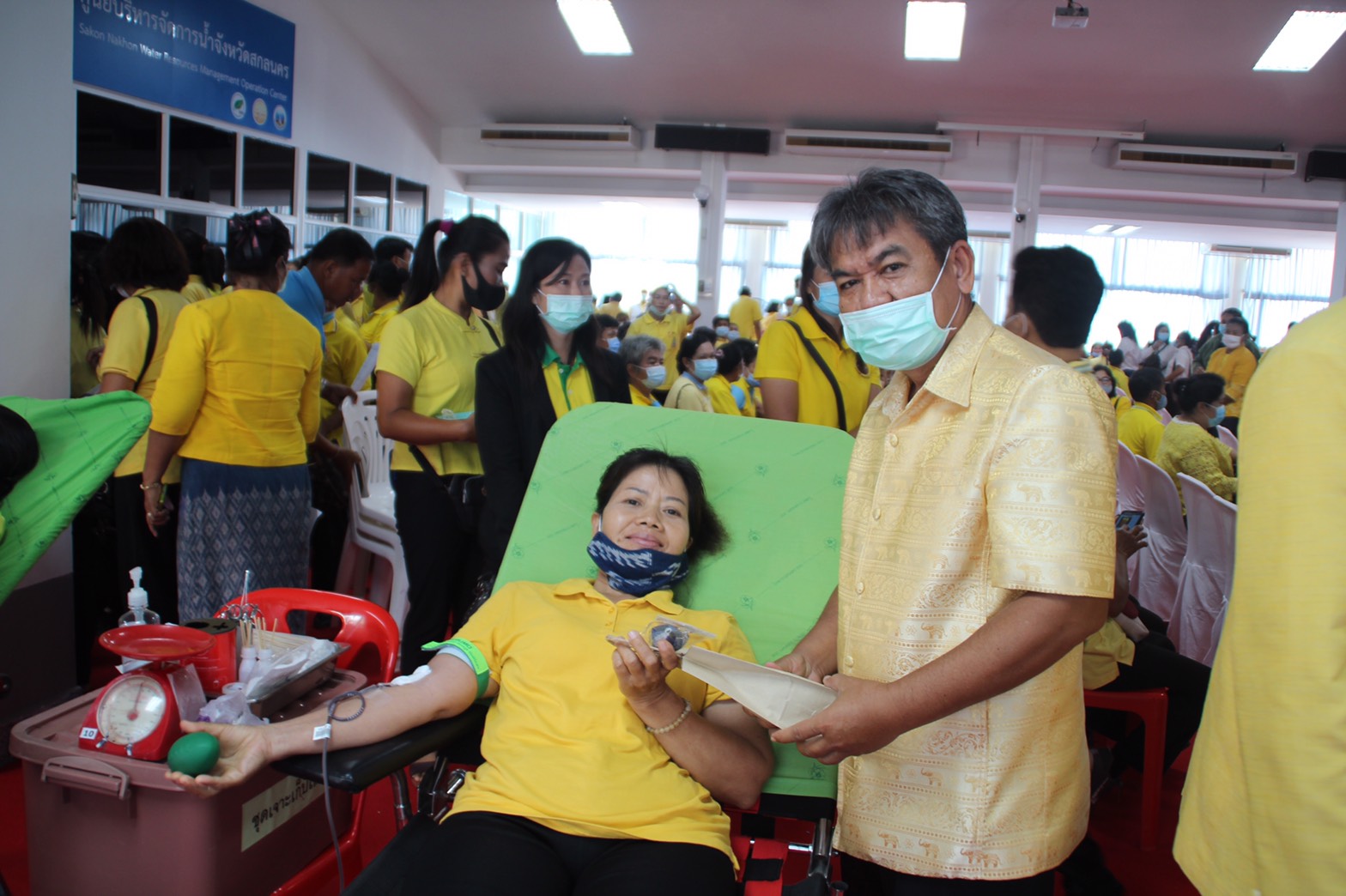 “พช.สกลนคร นำข้าราชการ พนักงาน ลูกจ้างสังกัดกรมการพัฒนาชุมชน ผู้นำชุมชน หน่วยงานภาคี บริจาคโลหิตเพื่อเฉลิมพระเกียรติ เนื่องในโอกาสวันเฉลิมพระชนมพรรษา 28 กรกฎาคม 2563”