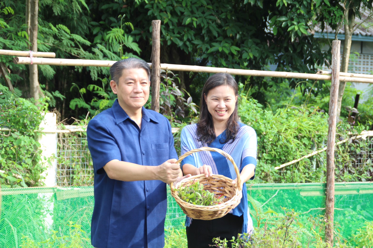ผู้ว่าราชการจังหวัดสกลนคร ร่วมถ่ายทำรายการสารคดี ชุด กินใช้ เที่ยวในไทย ไปกับ พช.