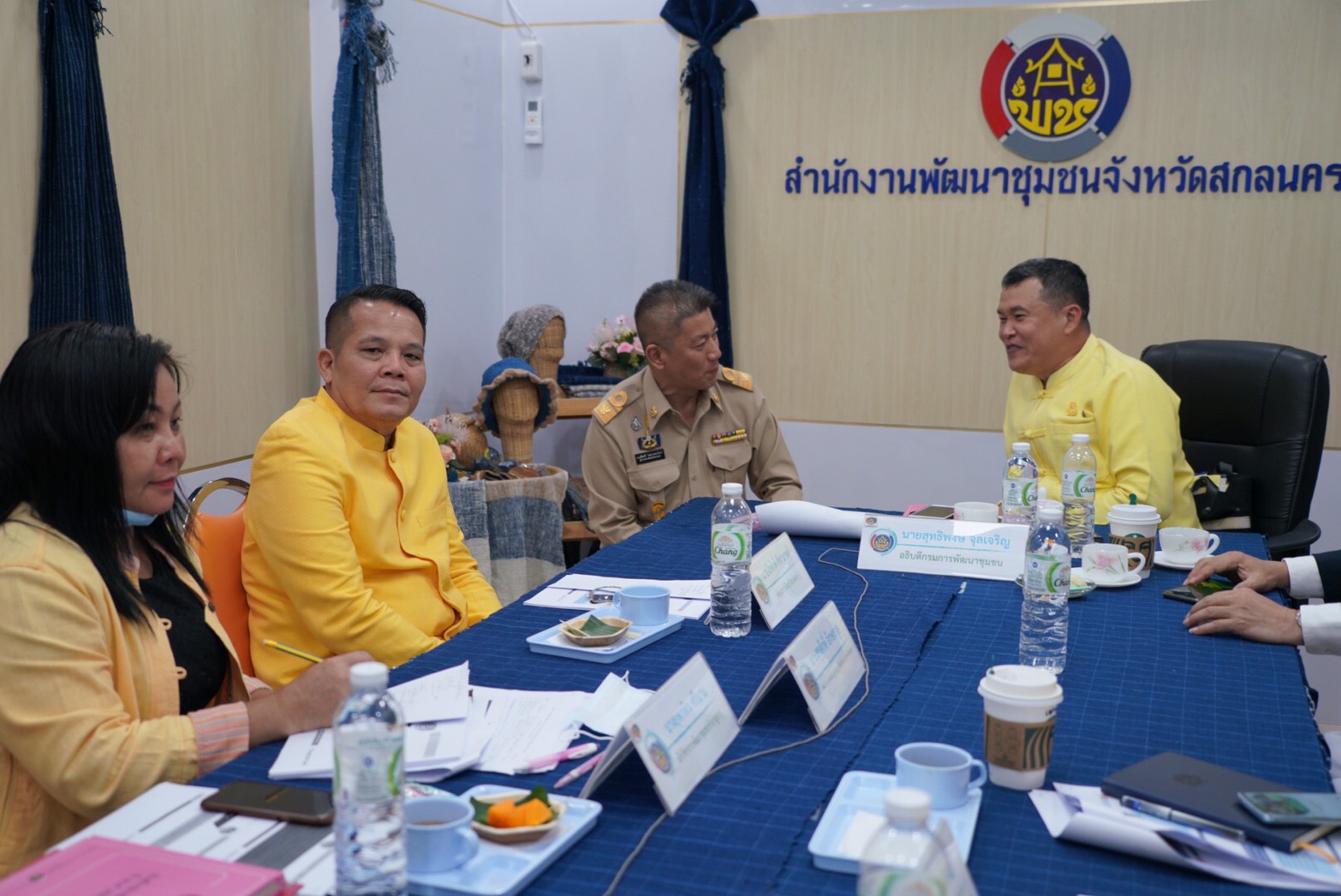 พช.สกลนคร ร่วมประชุมสรุปบทเรียนและเตรียมความพร้อมการดำเนินงานโครงการขับเคลื่อนพื้นที่ต้นแบบการพัฒนาคุณภาพชีวิตตามหลักทฤษฎีใหม่ ประยุกต์สู่ “โคก หนอง นา โมเดล”