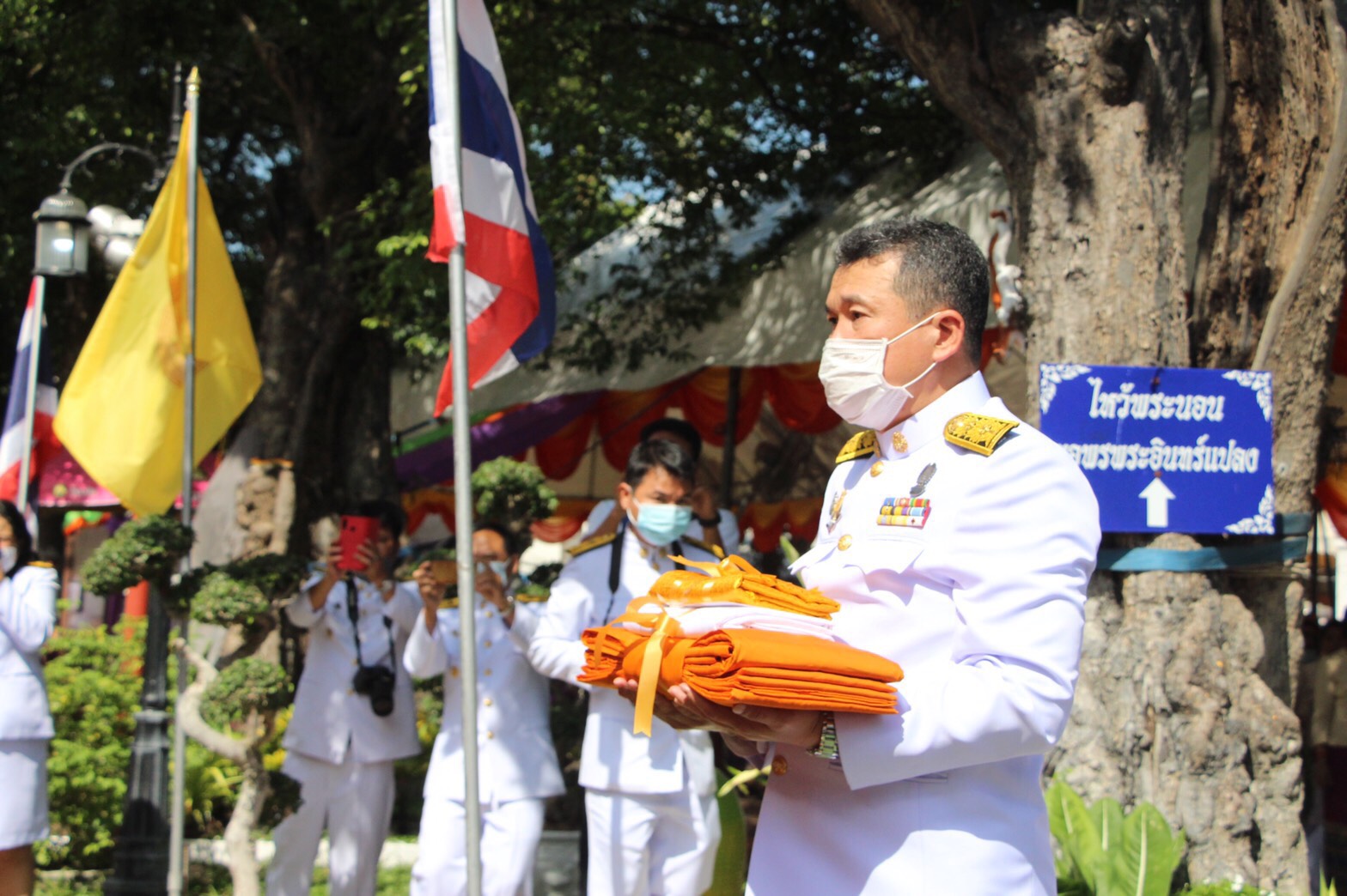พช.สกลนคร ร่วมพิธีถวายผ้าพระกฐินพระราชทานกรมการพัฒนาชุมชน ประจำปี 2563