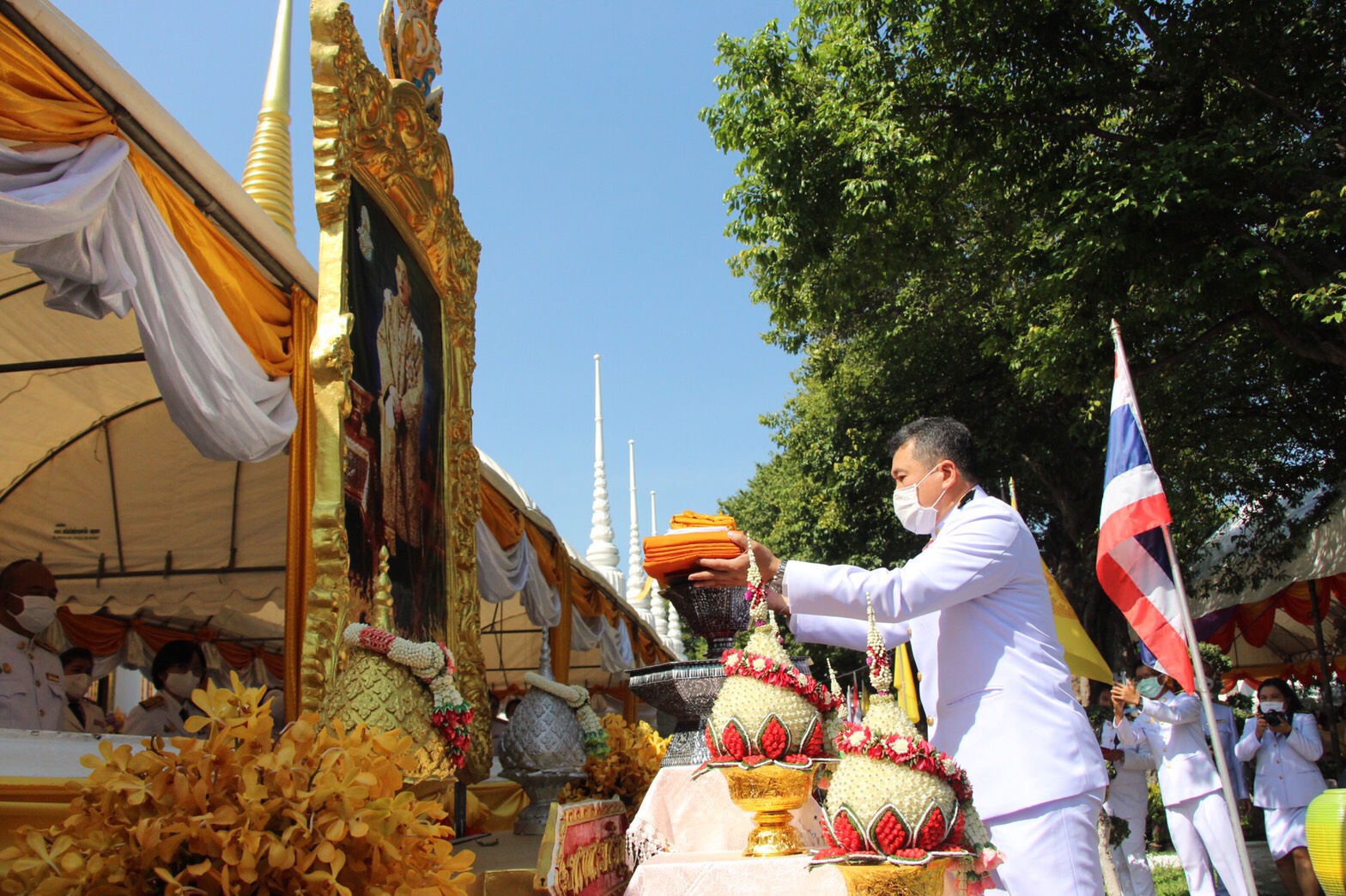 พช.สกลนคร ร่วมพิธีถวายผ้าพระกฐินพระราชทานกรมการพัฒนาชุมชน ประจำปี 2563